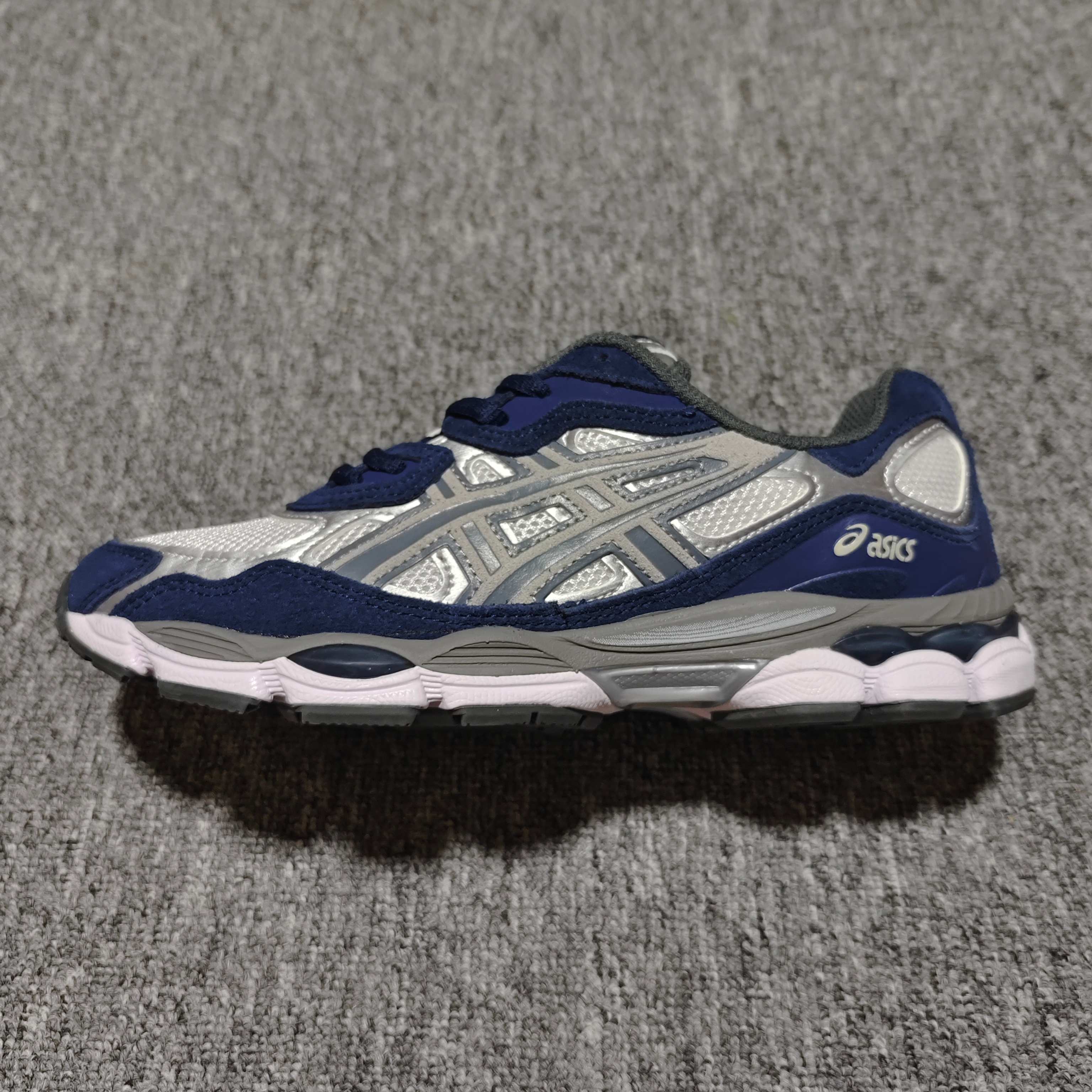   Asics 亚瑟士 GEL-NYC 低帮运动休闲跑步鞋 1201A789-100 外贸平台专供 大厂