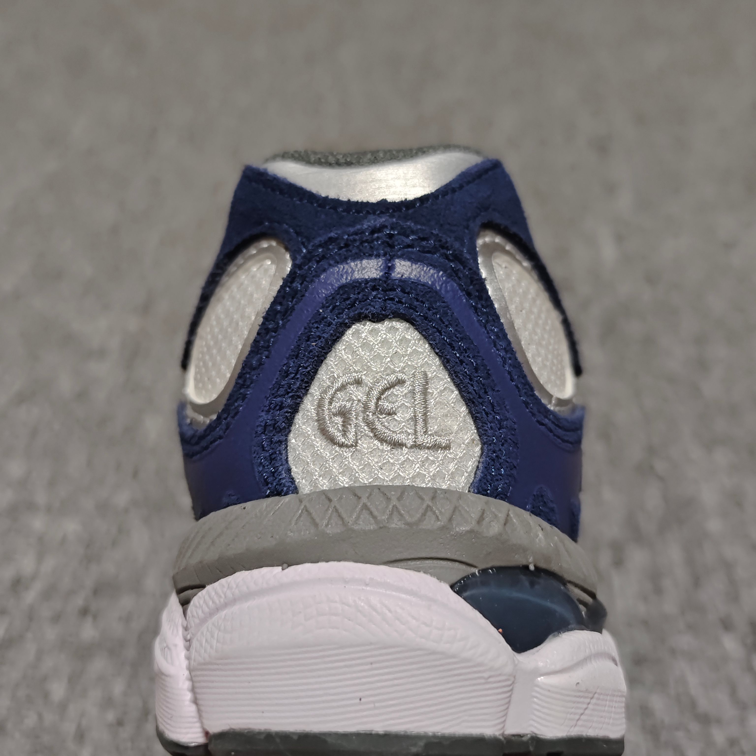   Asics 亚瑟士 GEL-NYC 低帮运动休闲跑步鞋 1201A789-100 外贸平台专供 大厂