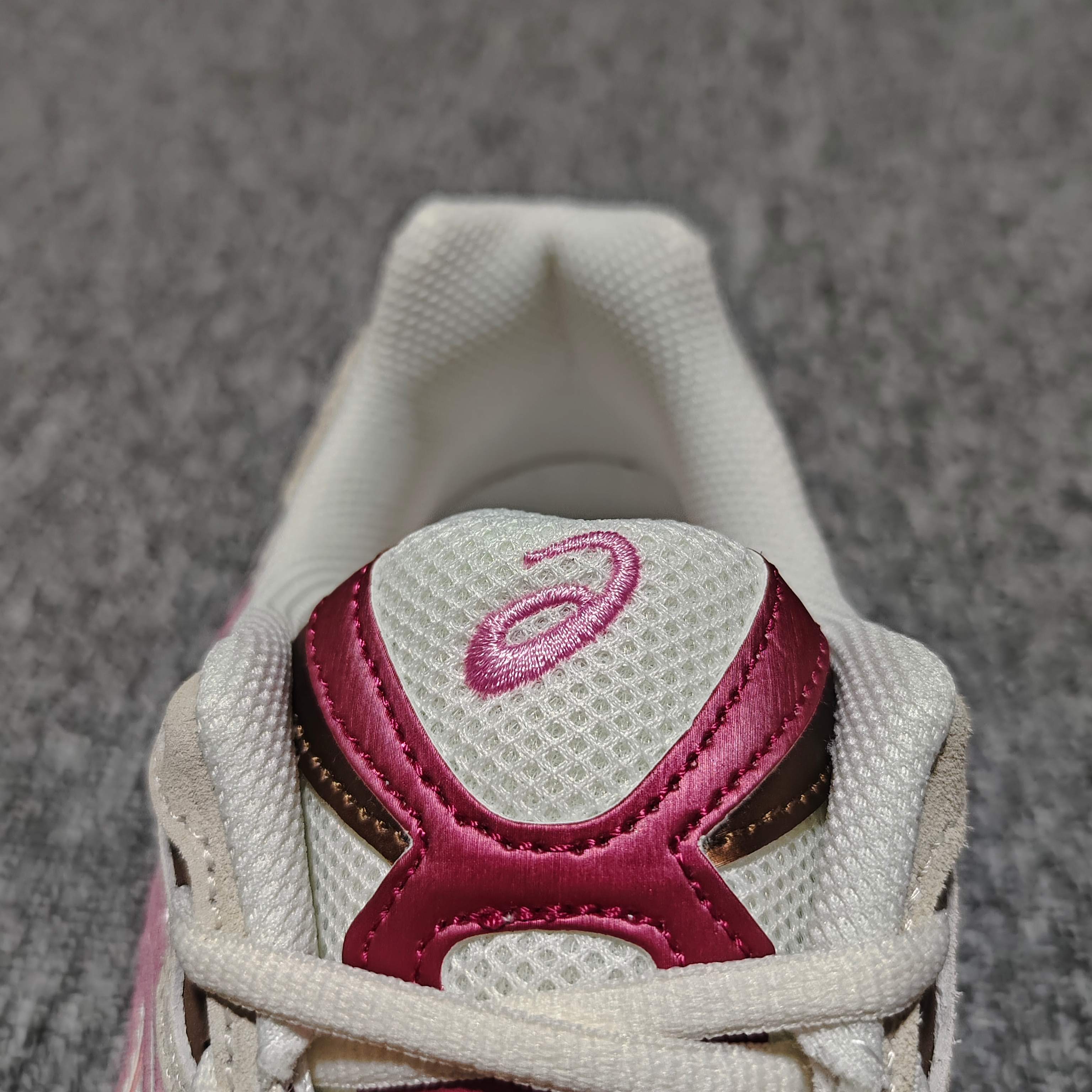   Asics 亚瑟士 GEL-NYC 低帮运动休闲跑步鞋 1203A788-100 外贸平台专供 大厂