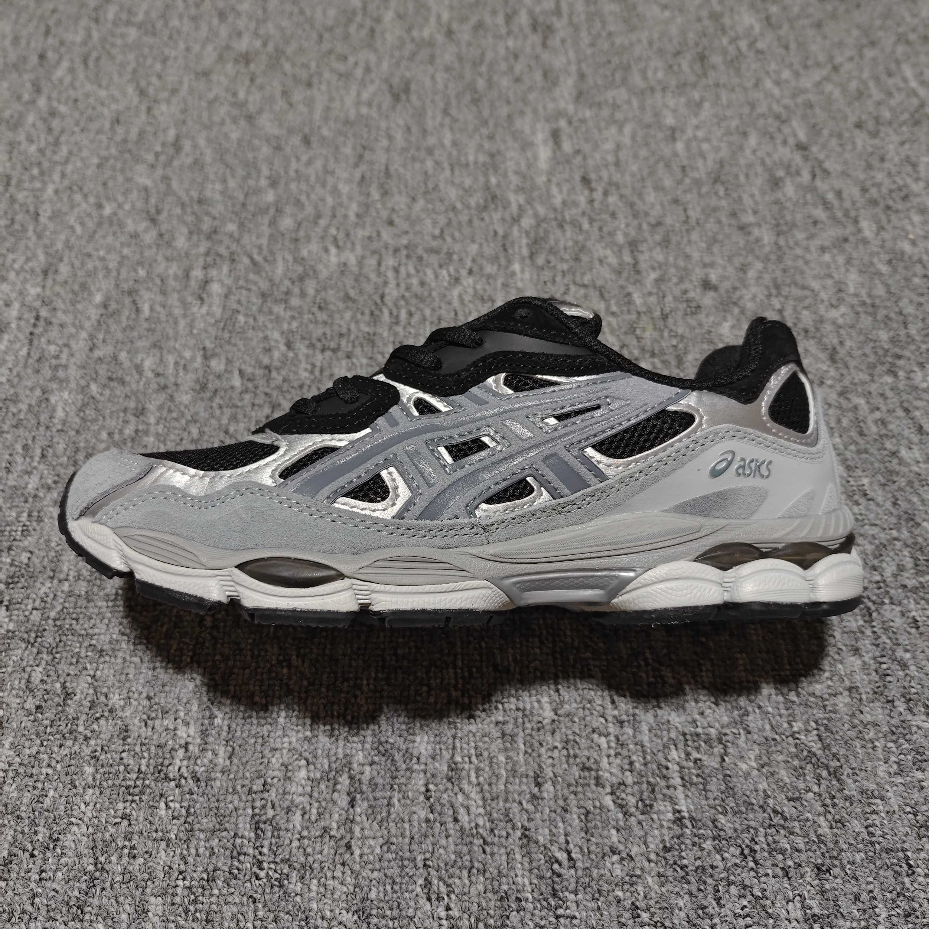   Asics 亚瑟士 GEL-NYC 低帮运动休闲跑步鞋 1203A383-003 外贸平台专供 大厂