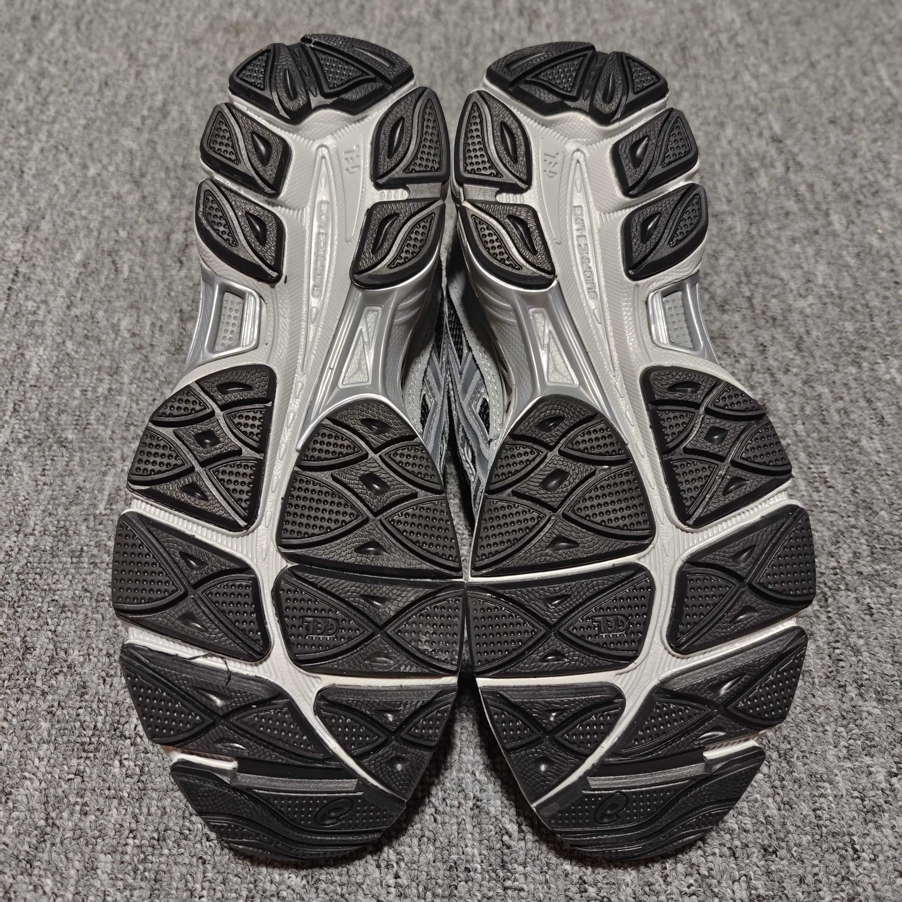   Asics 亚瑟士 GEL-NYC 低帮运动休闲跑步鞋 1203A383-003 外贸平台专供 大厂