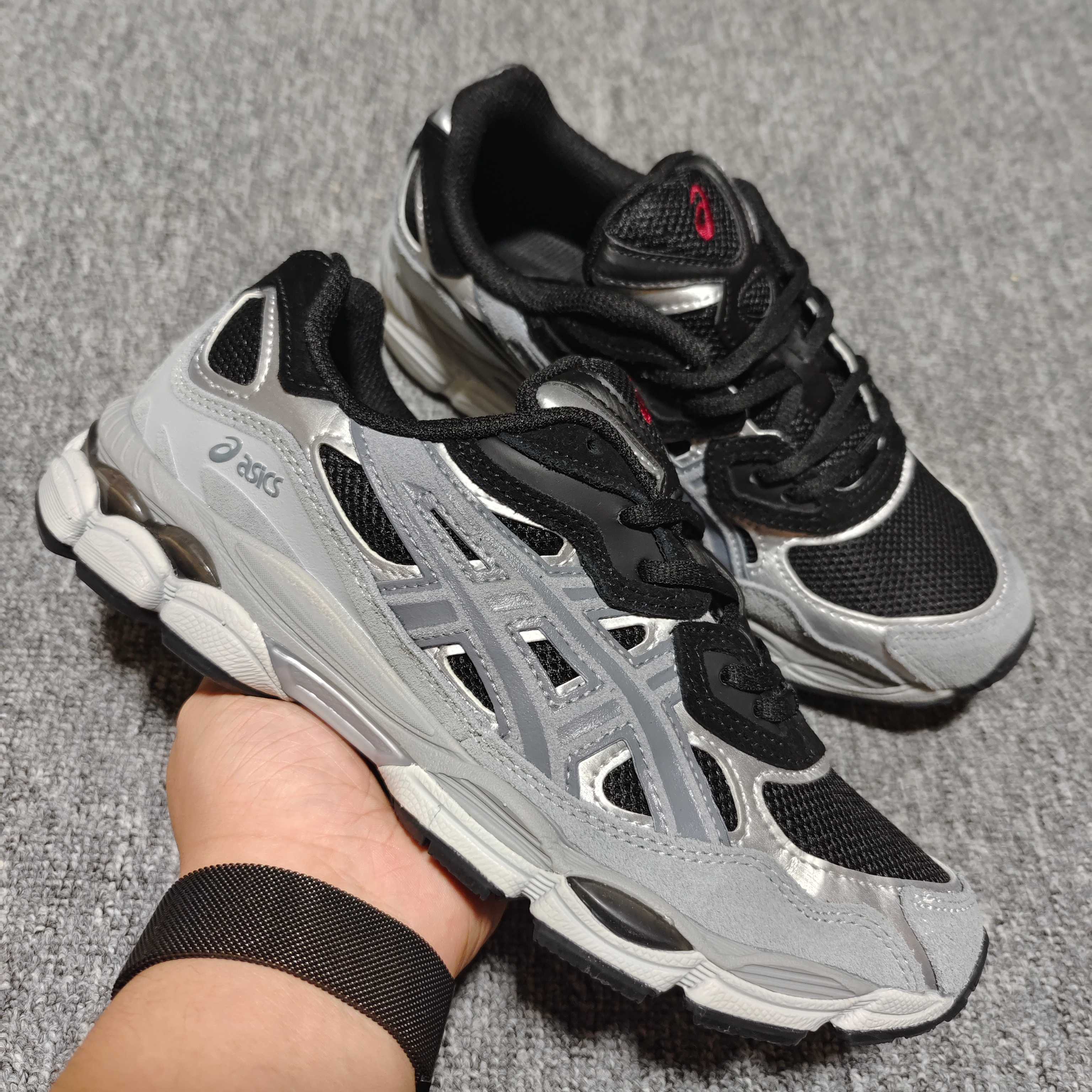   Asics 亚瑟士 GEL-NYC 低帮运动休闲跑步鞋 1203A383-003 外贸平台专供 大厂