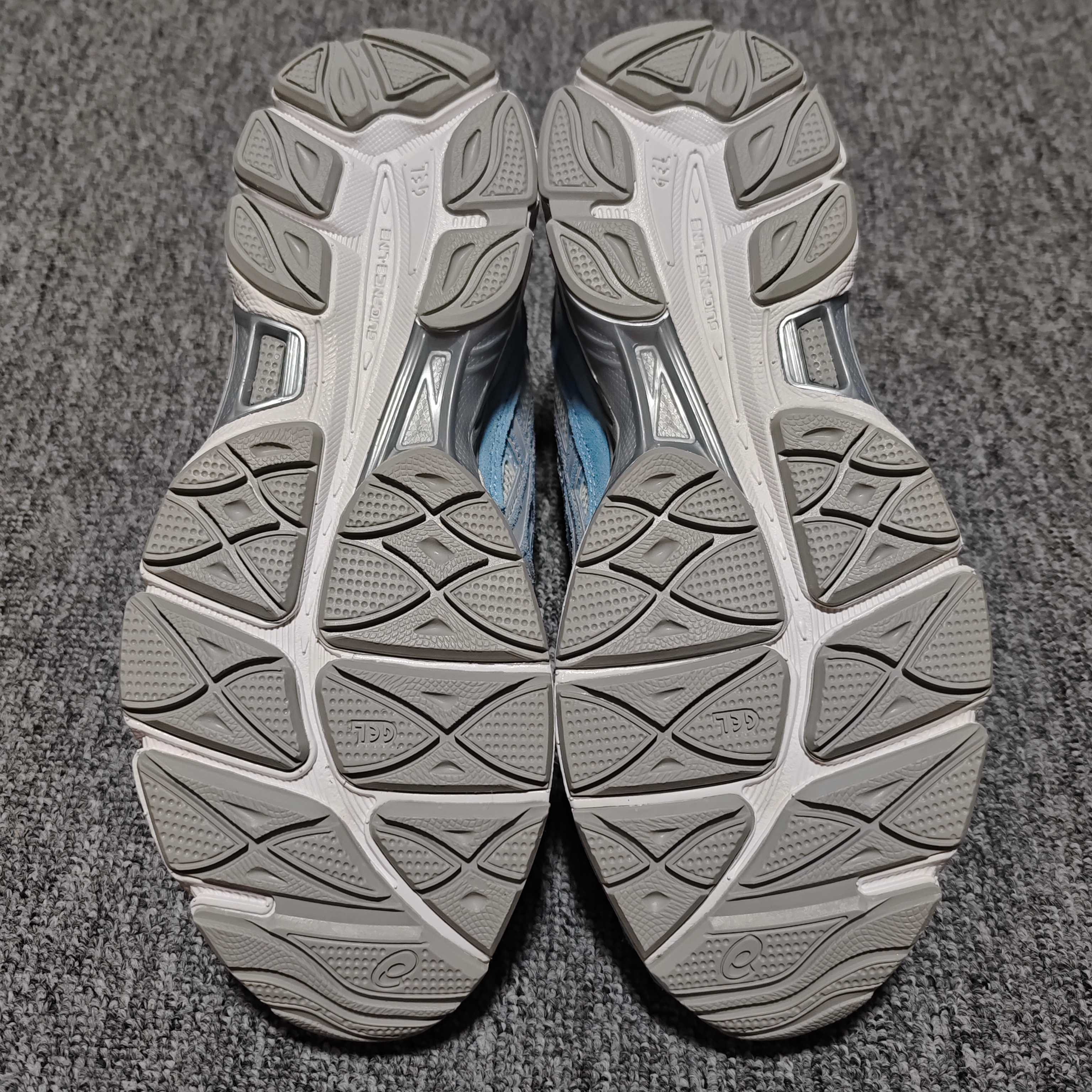   Asics 亚瑟士 GEL-NYC 低帮运动休闲跑步鞋 1203A383-107 外贸平台专供 大厂