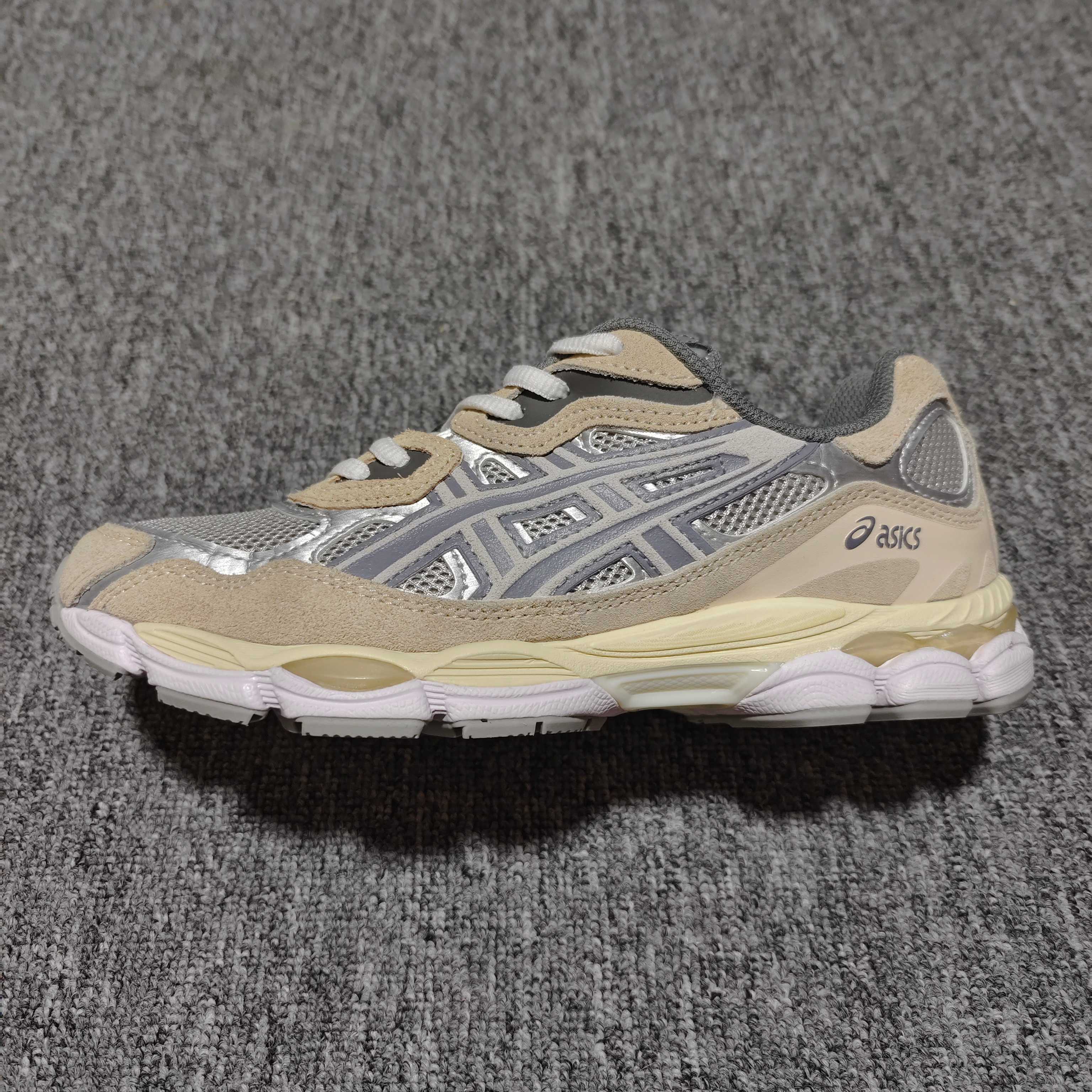   Asics 亚瑟士 GEL-NYC 低帮运动休闲跑步鞋 1203A383-020 外贸平台专供 大厂
