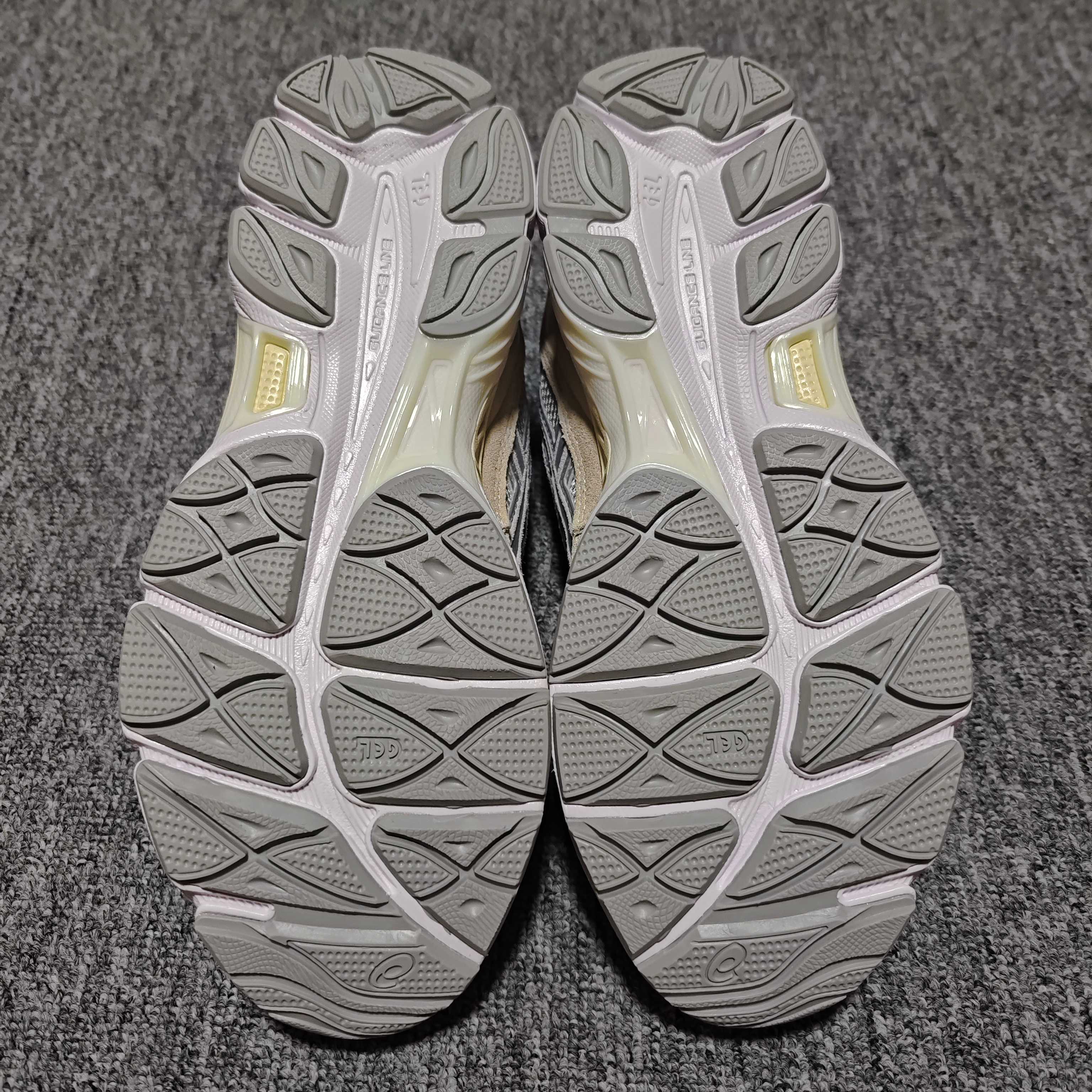   Asics 亚瑟士 GEL-NYC 低帮运动休闲跑步鞋 1203A383-020 外贸平台专供 大厂