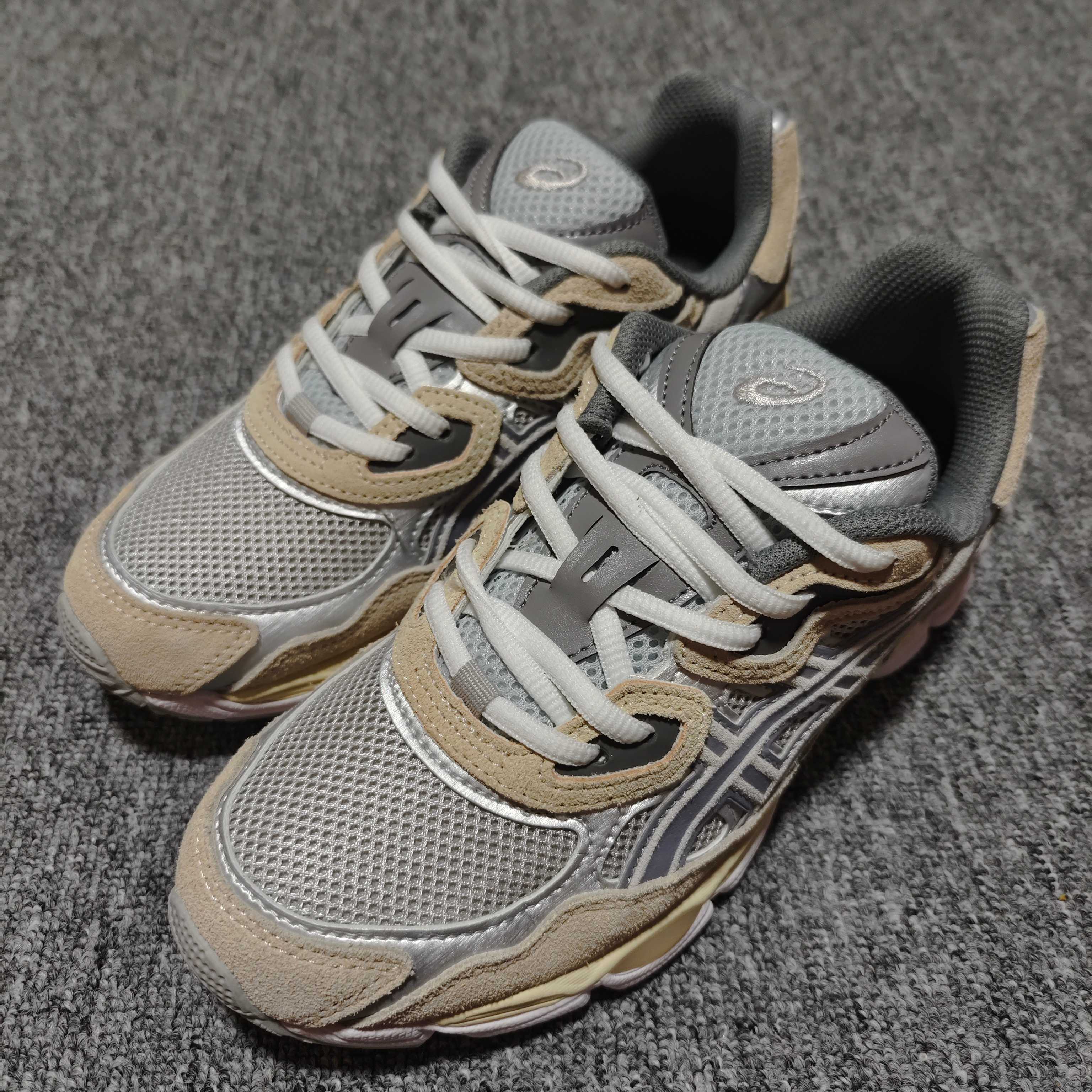   Asics 亚瑟士 GEL-NYC 低帮运动休闲跑步鞋 1203A383-020 外贸平台专供 大厂