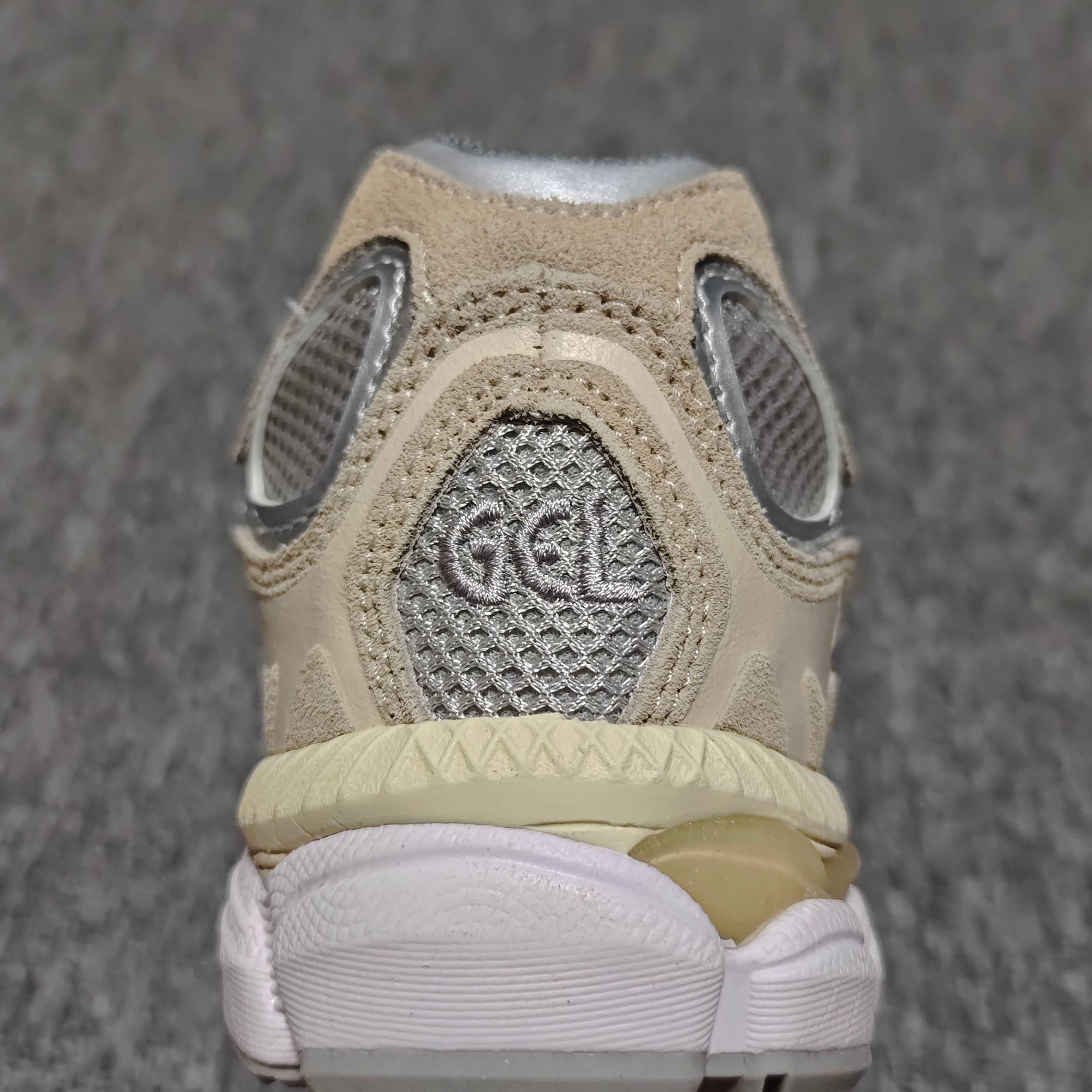   Asics 亚瑟士 GEL-NYC 低帮运动休闲跑步鞋 1203A383-020 外贸平台专供 大厂