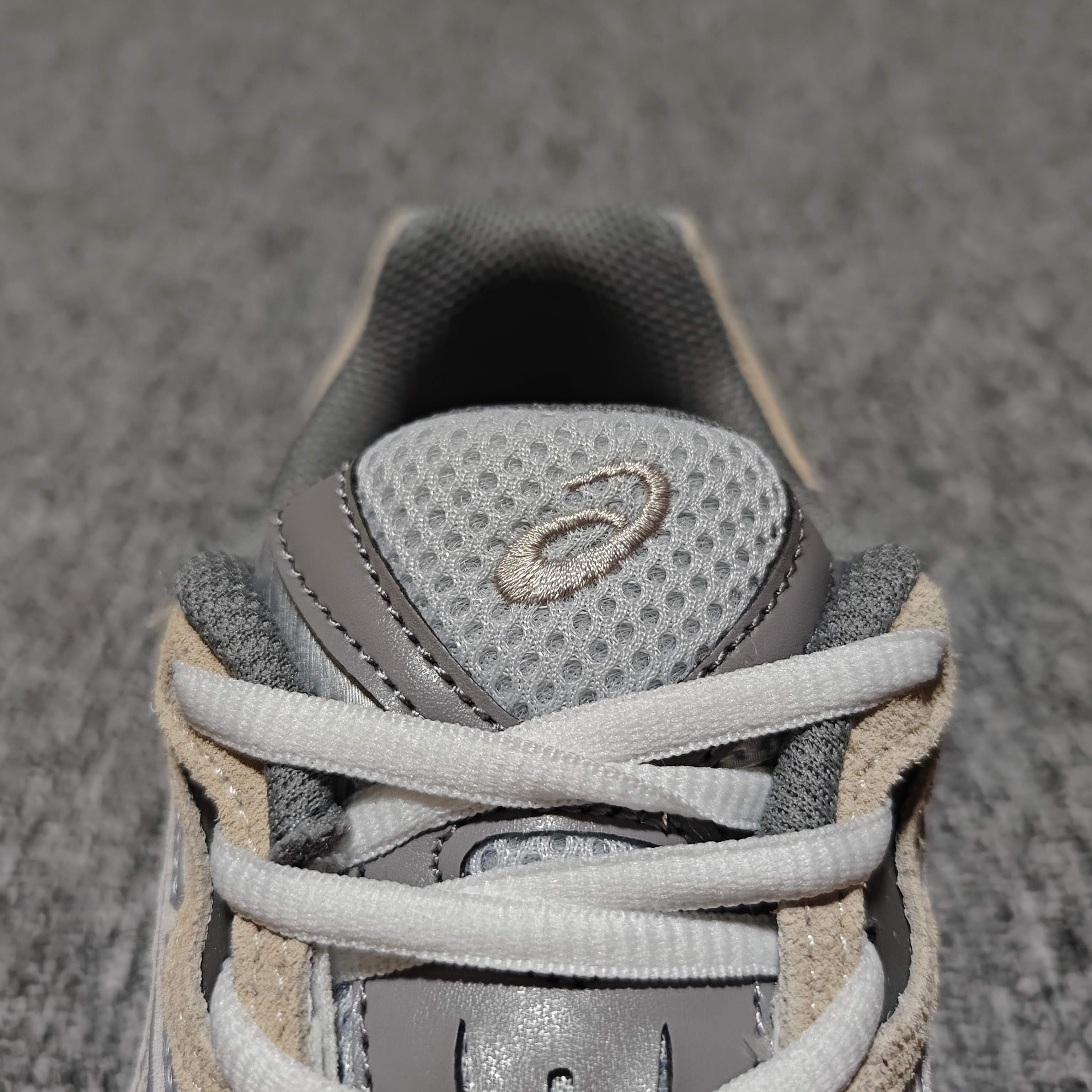   Asics 亚瑟士 GEL-NYC 低帮运动休闲跑步鞋 1203A383-020 外贸平台专供 大厂