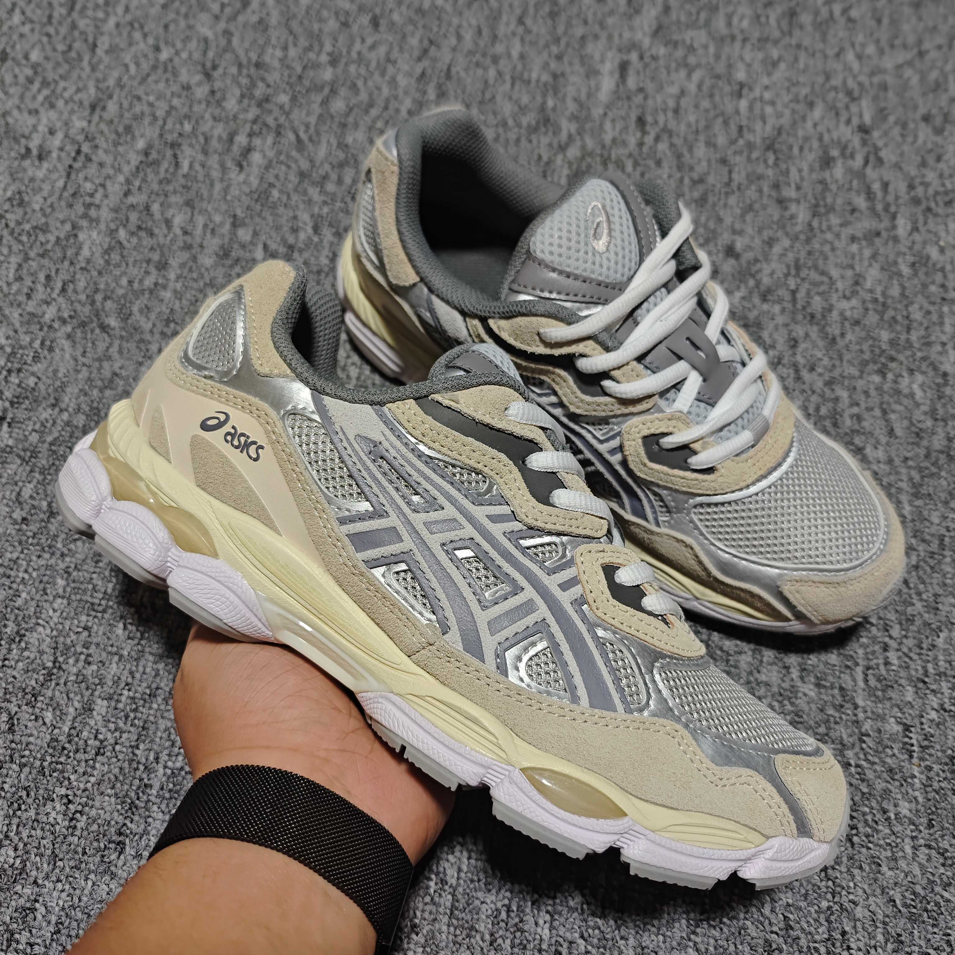   Asics 亚瑟士 GEL-NYC 低帮运动休闲跑步鞋 1203A383-020 外贸平台专供 大厂