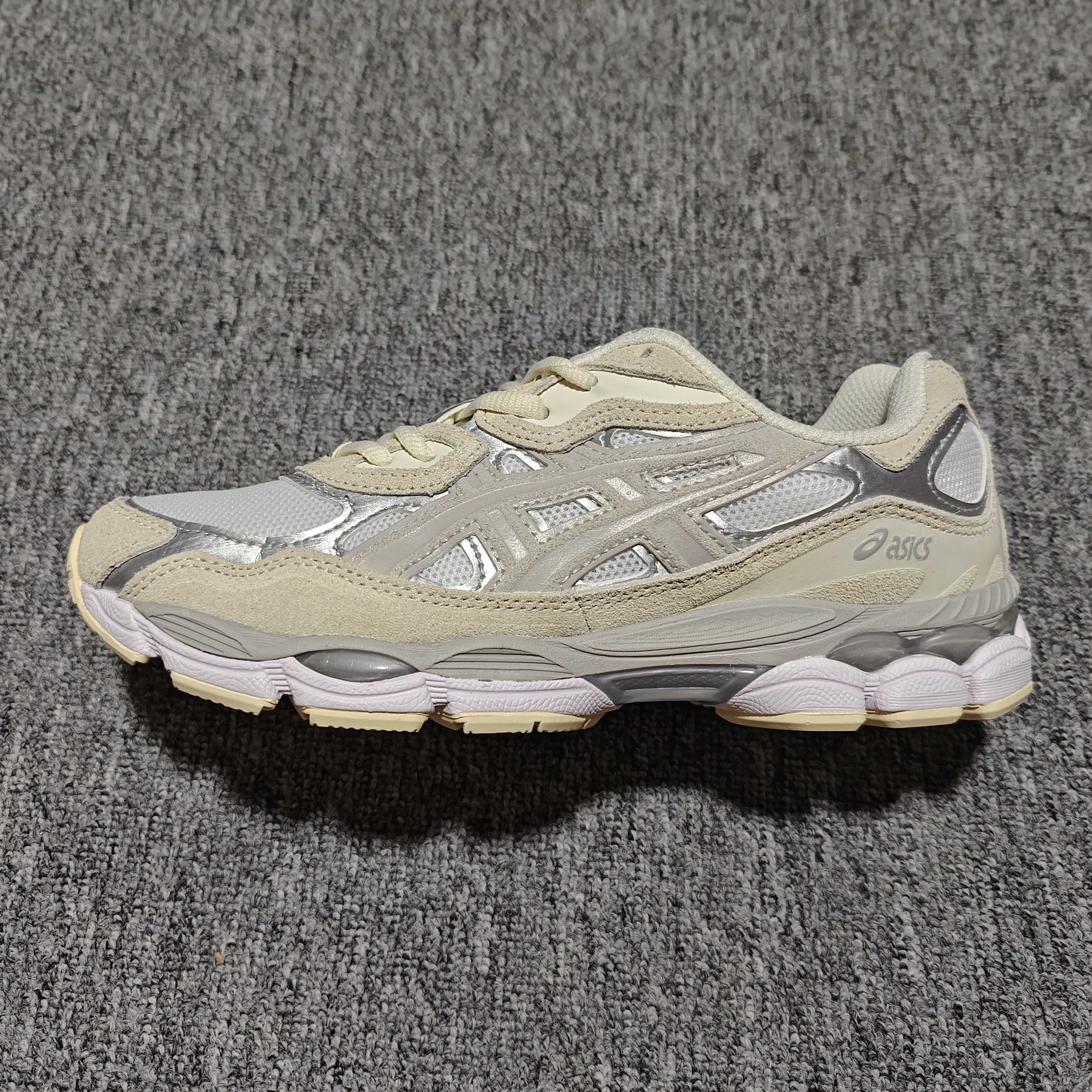   Asics 亚瑟士 GEL-NYC 低帮运动休闲跑步鞋 1201A 789-105 外贸平台专供 大