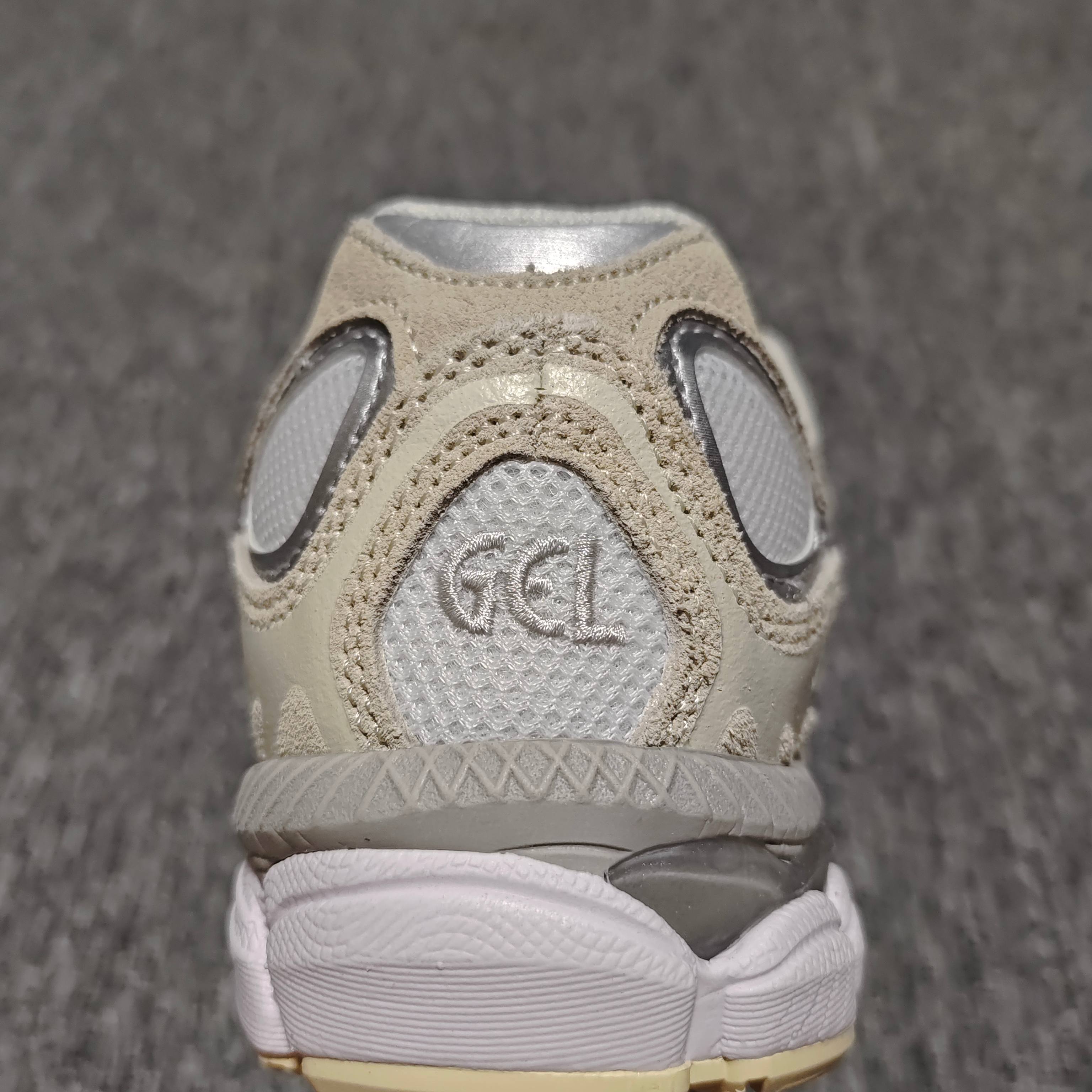   Asics 亚瑟士 GEL-NYC 低帮运动休闲跑步鞋 1201A 789-105 外贸平台专供 大