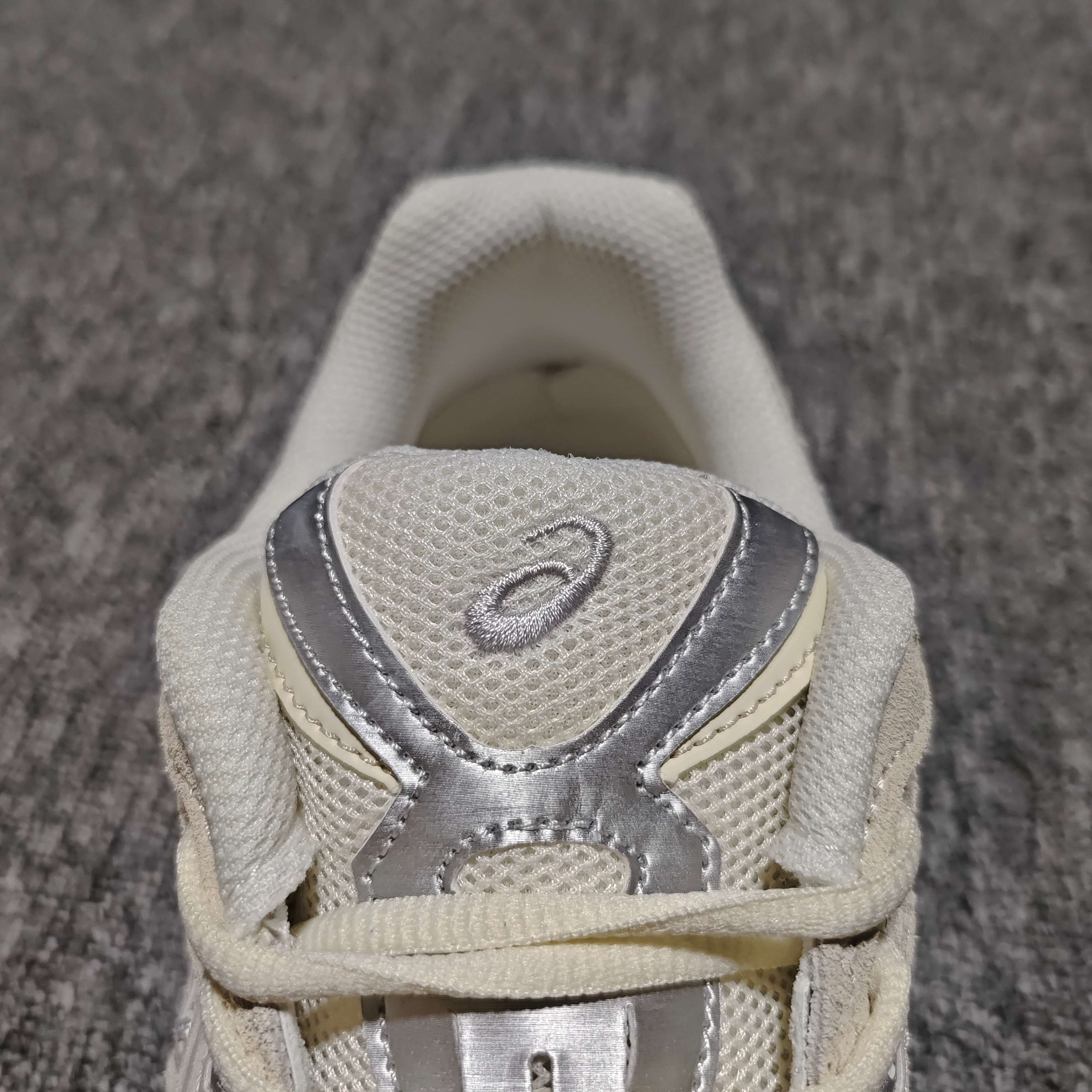   Asics 亚瑟士 GEL-NYC 低帮运动休闲跑步鞋 1201A 789-105 外贸平台专供 大