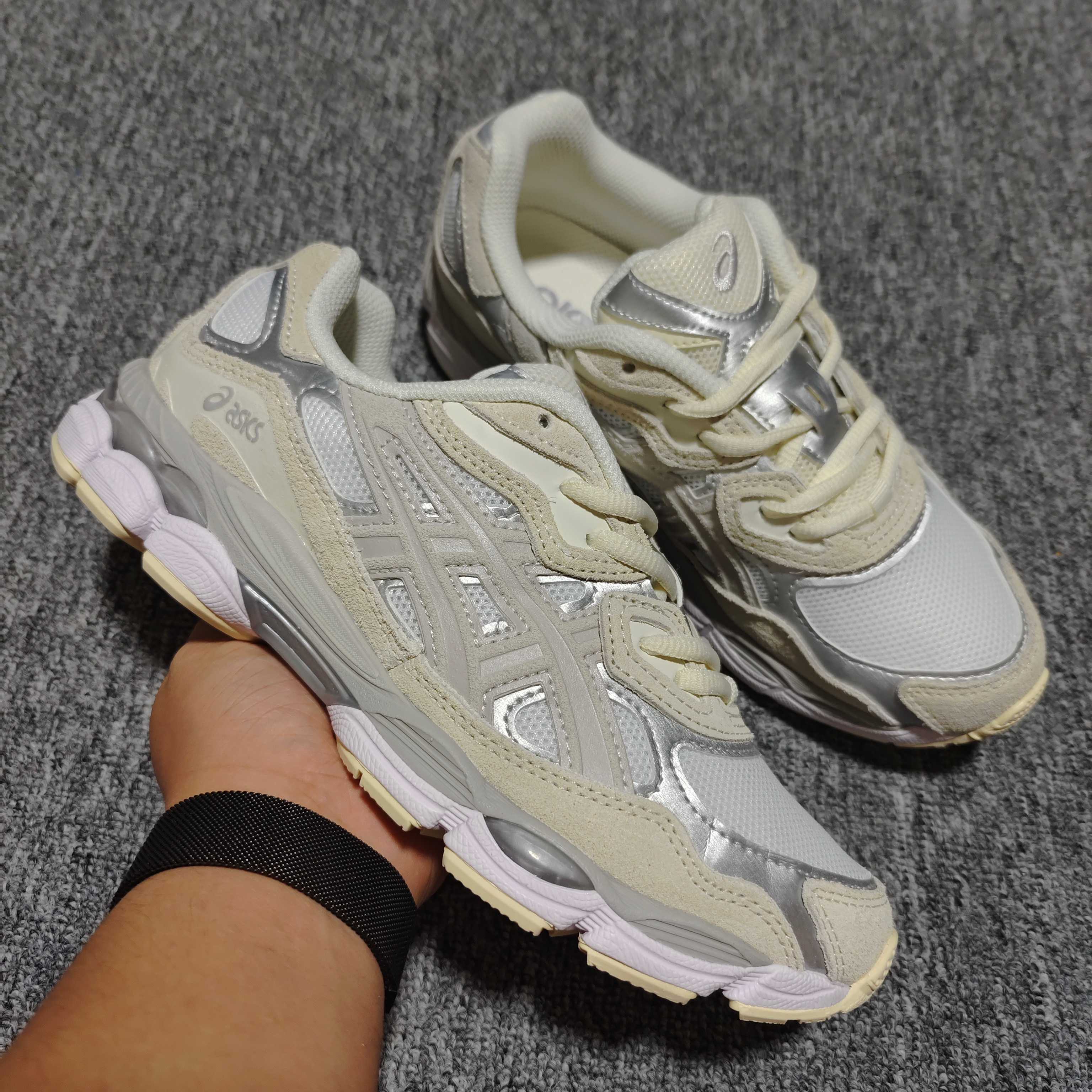   Asics 亚瑟士 GEL-NYC 低帮运动休闲跑步鞋 1201A 789-105 外贸平台专供 大