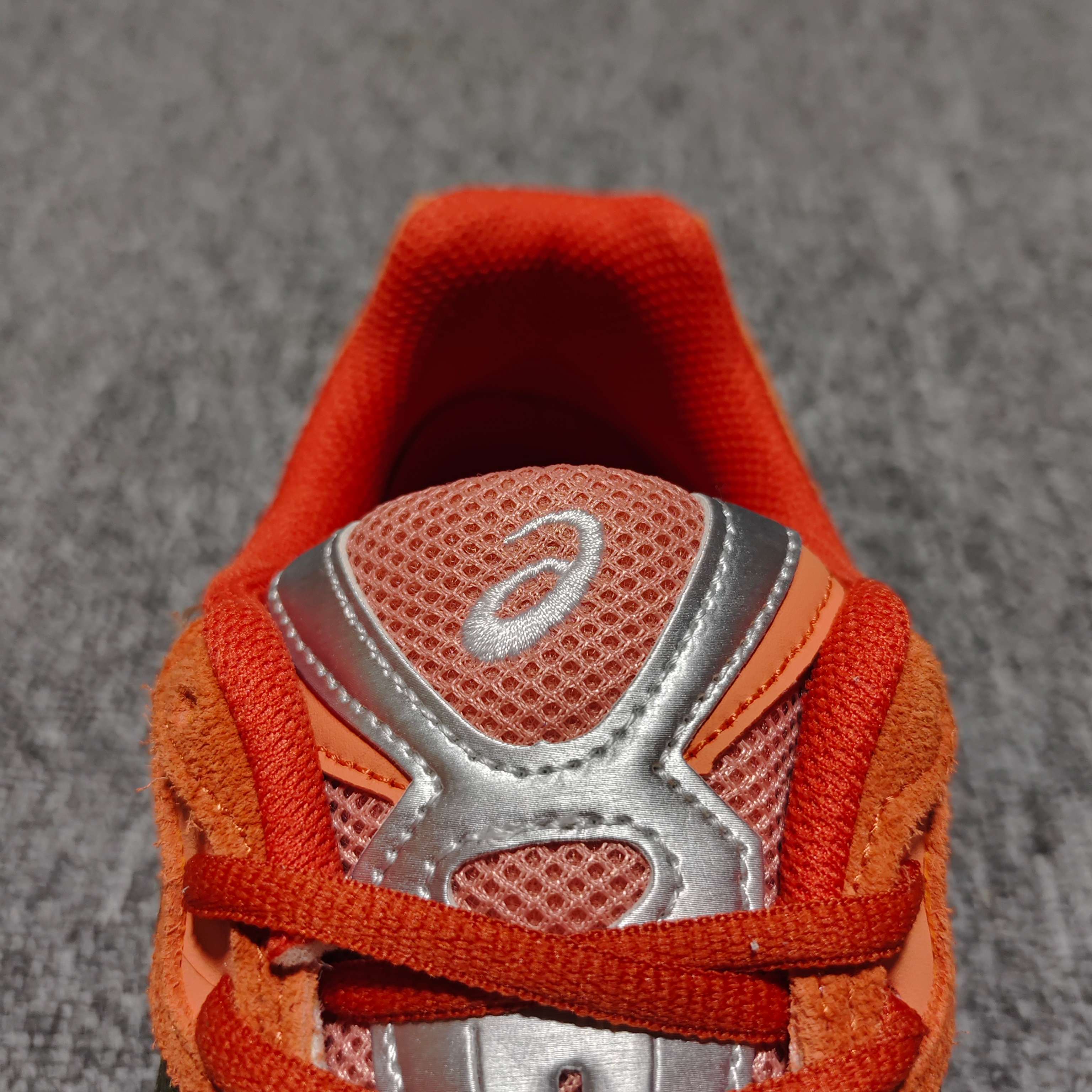   Asics 亚瑟士 GEL-NYC 低帮运动休闲跑步鞋 1201A789-251 外贸平台专供 大厂