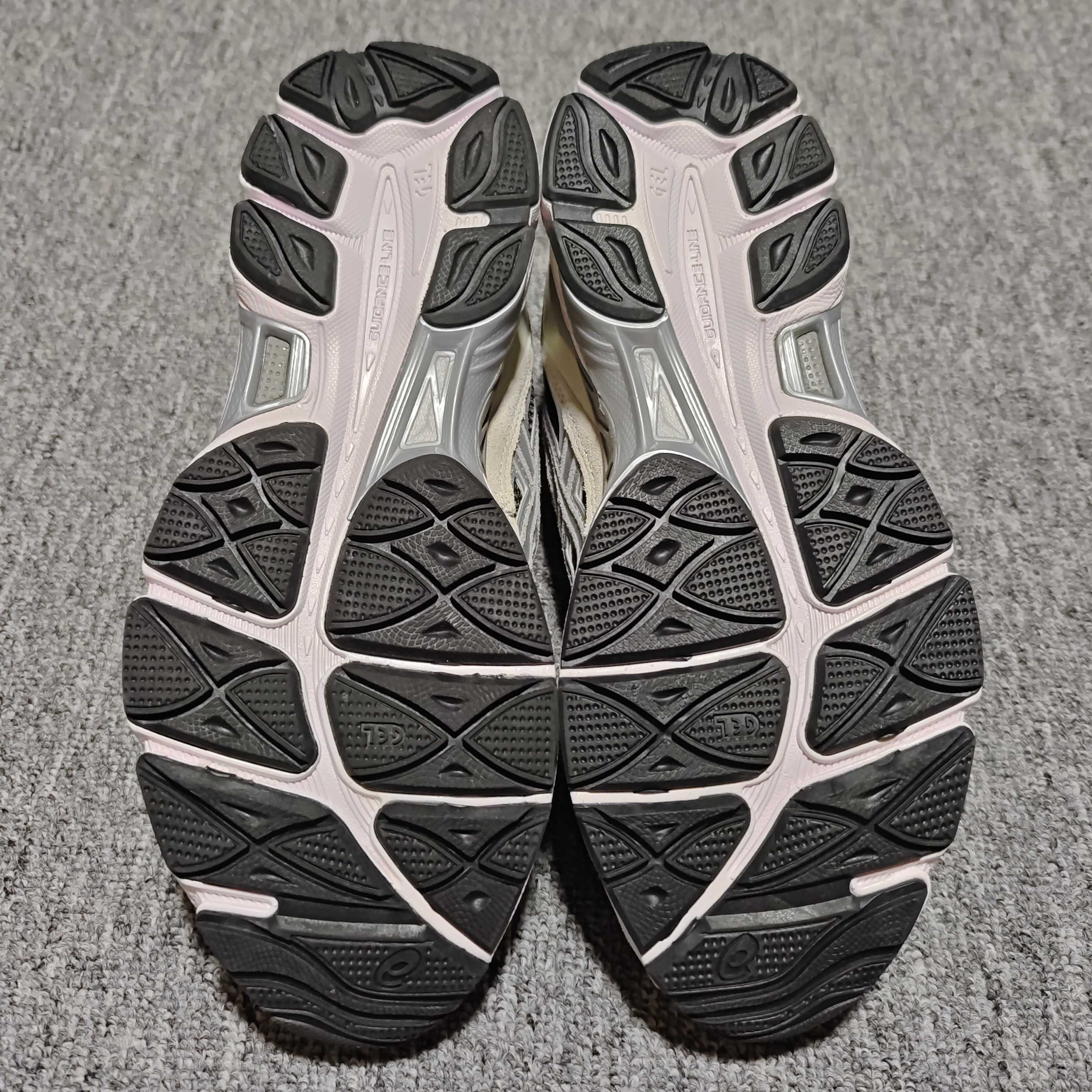   Asics 亚瑟士 GEL-NYC 低帮运动休闲跑步鞋 1201A789-001 外贸平台专供 大厂