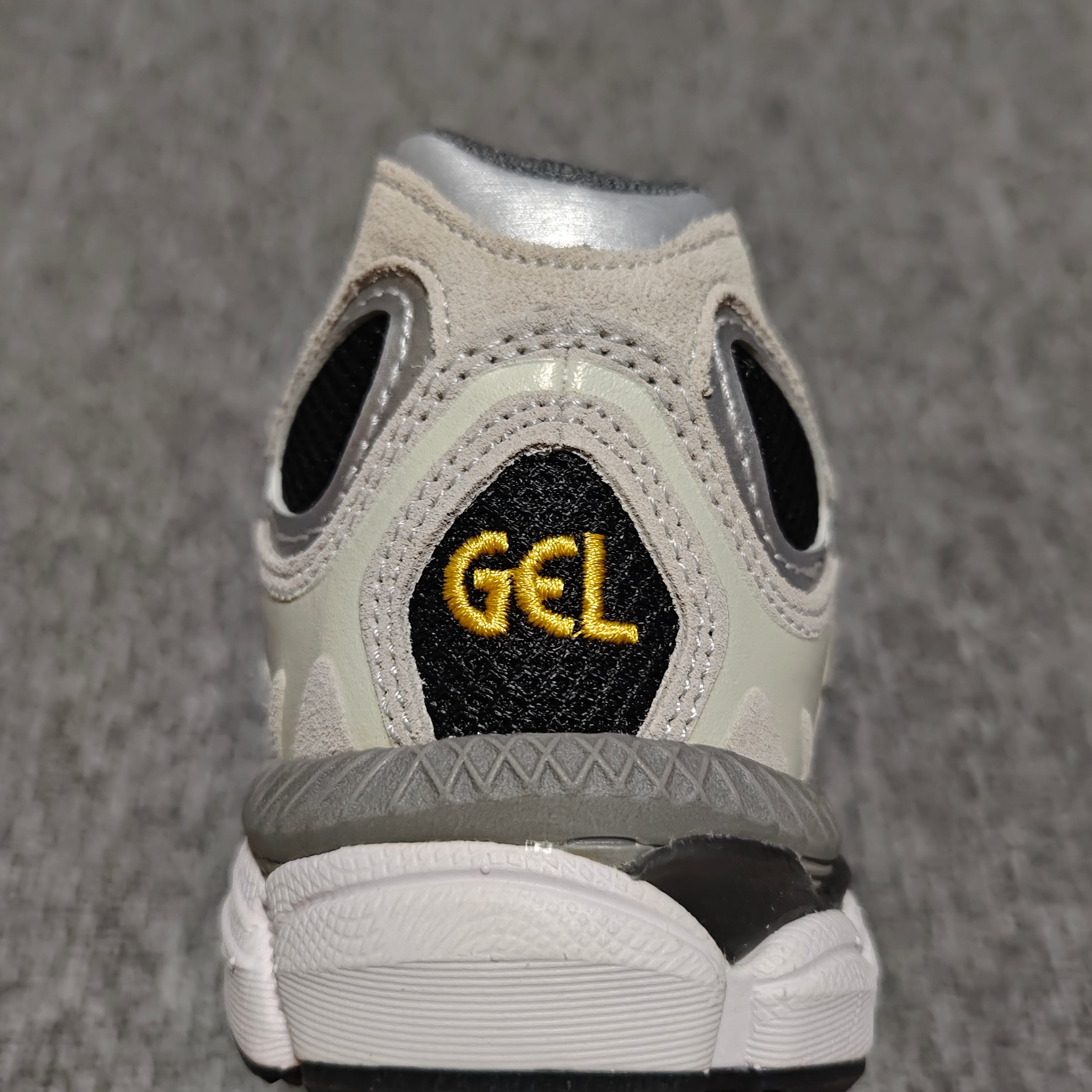   Asics 亚瑟士 GEL-NYC 低帮运动休闲跑步鞋 1201A789-001 外贸平台专供 大厂