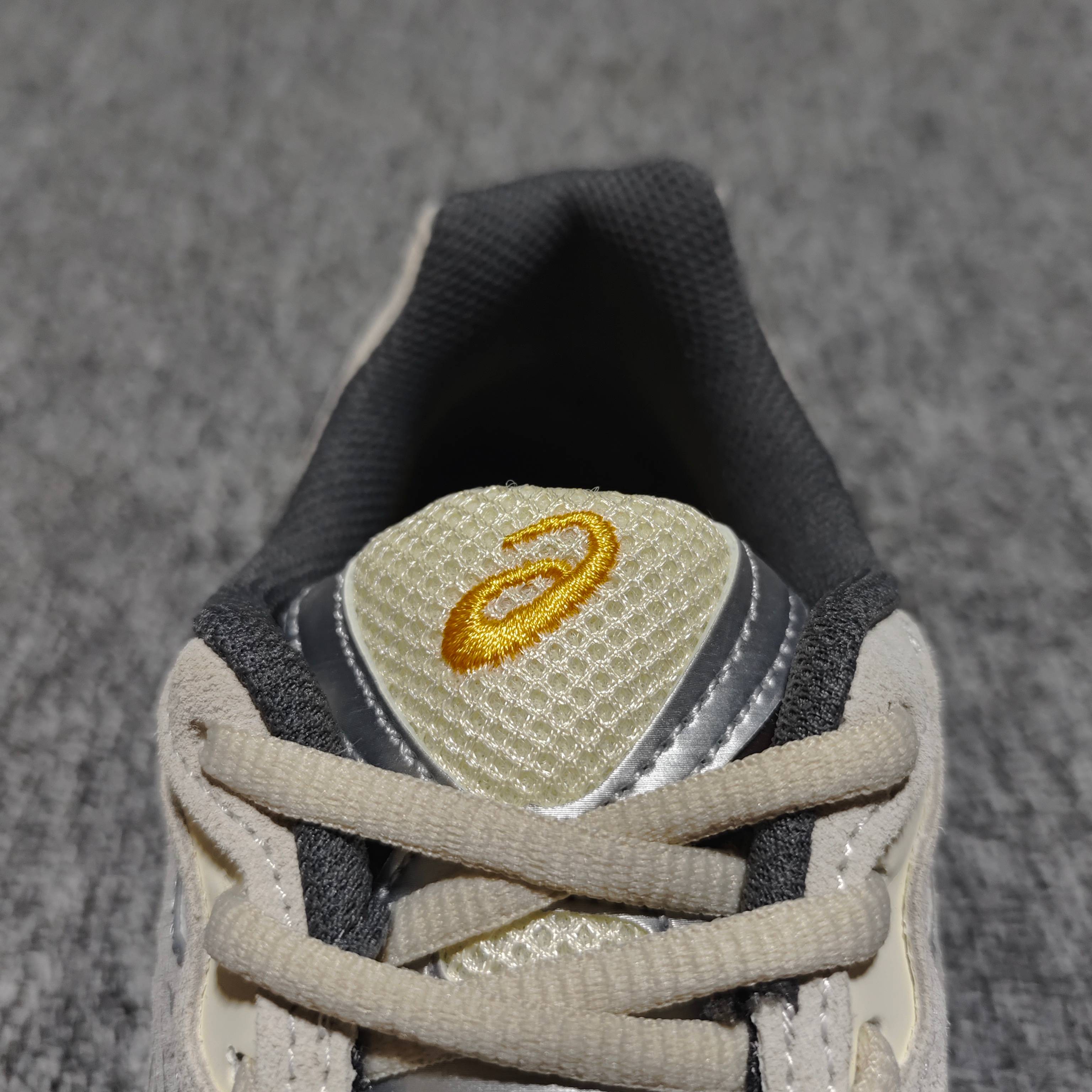   Asics 亚瑟士 GEL-NYC 低帮运动休闲跑步鞋 1201A789-001 外贸平台专供 大厂
