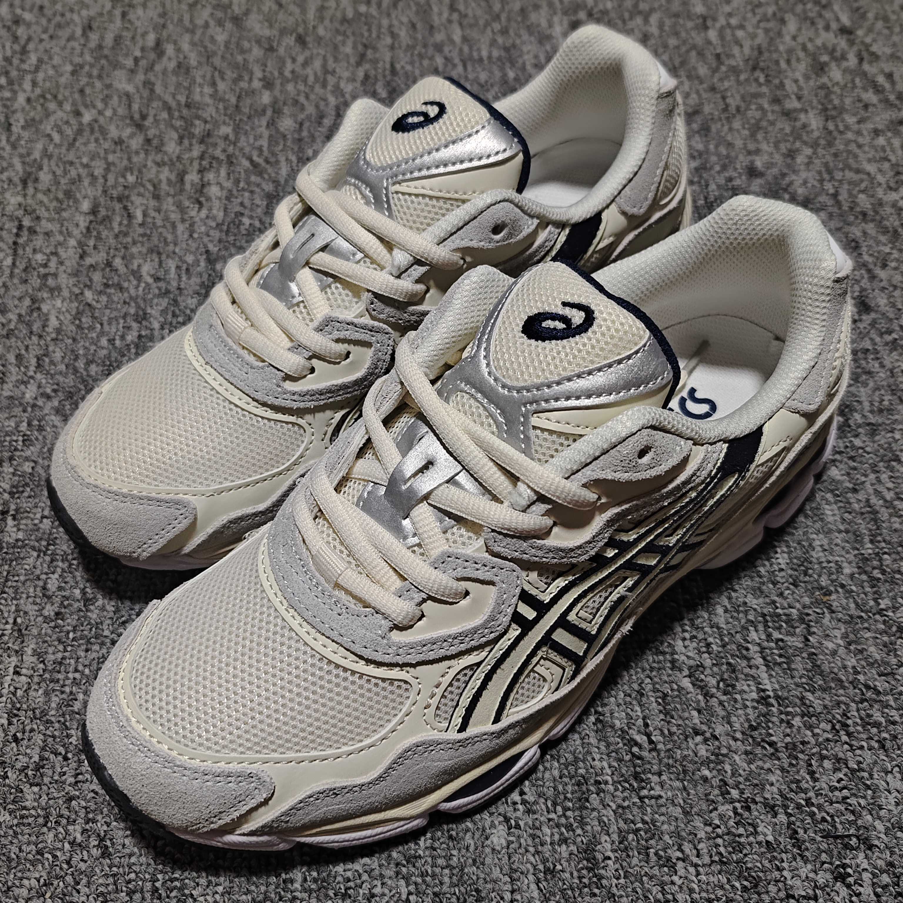   Asics 亚瑟士 GEL-NYC 低帮运动休闲跑步鞋 1203A788-101 外贸平台专供 大厂