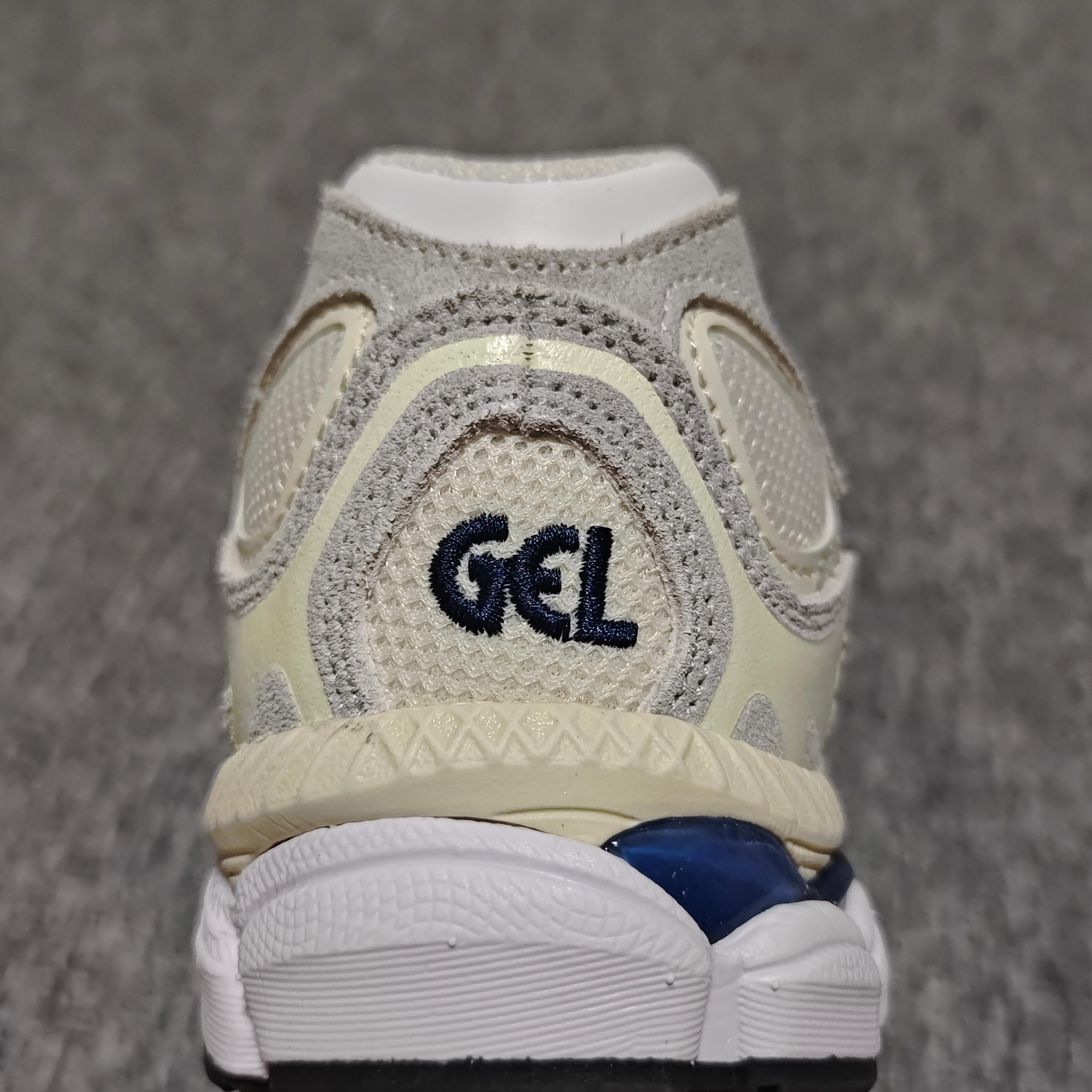   Asics 亚瑟士 GEL-NYC 低帮运动休闲跑步鞋 1203A788-101 外贸平台专供 大厂