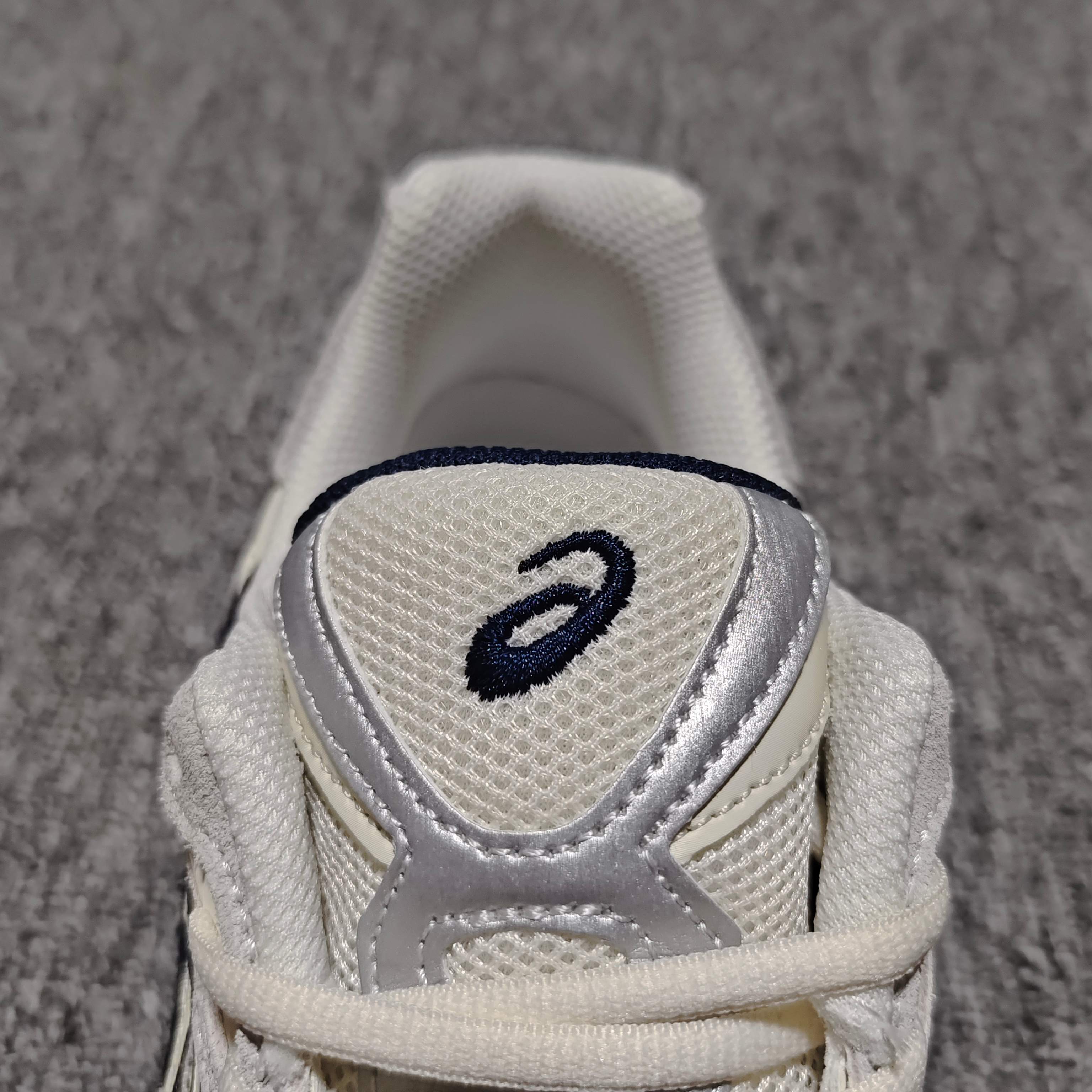   Asics 亚瑟士 GEL-NYC 低帮运动休闲跑步鞋 1203A788-101 外贸平台专供 大厂