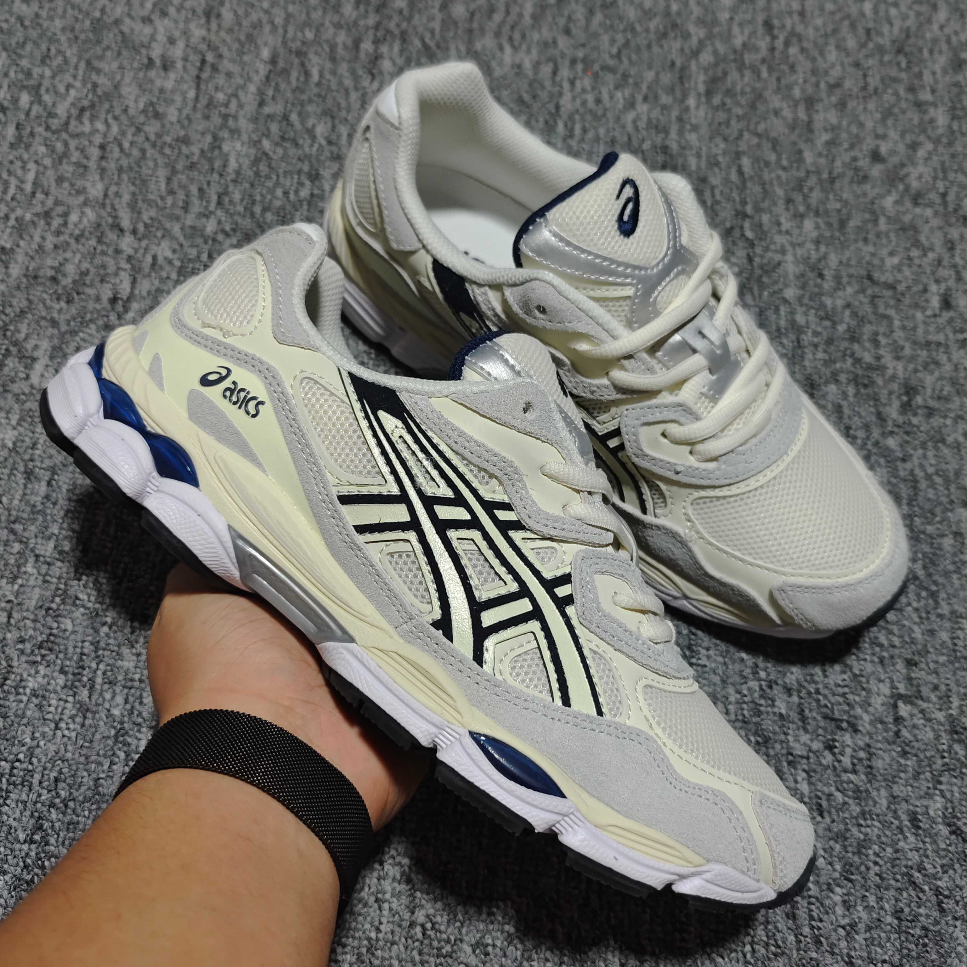   Asics 亚瑟士 GEL-NYC 低帮运动休闲跑步鞋 1203A788-101 外贸平台专供 大厂