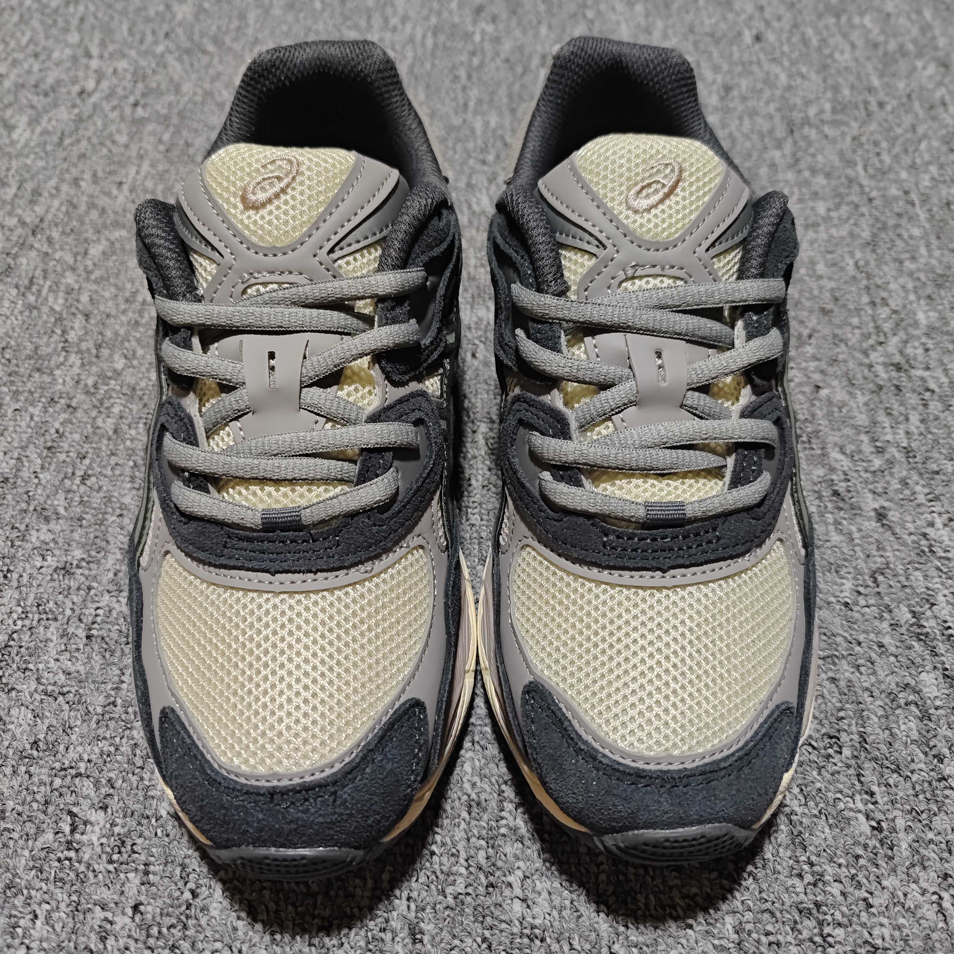   Asics 亚瑟士 GEL-NYC 低帮运动休闲跑步鞋 1201A789-250 外贸平台专供 大厂