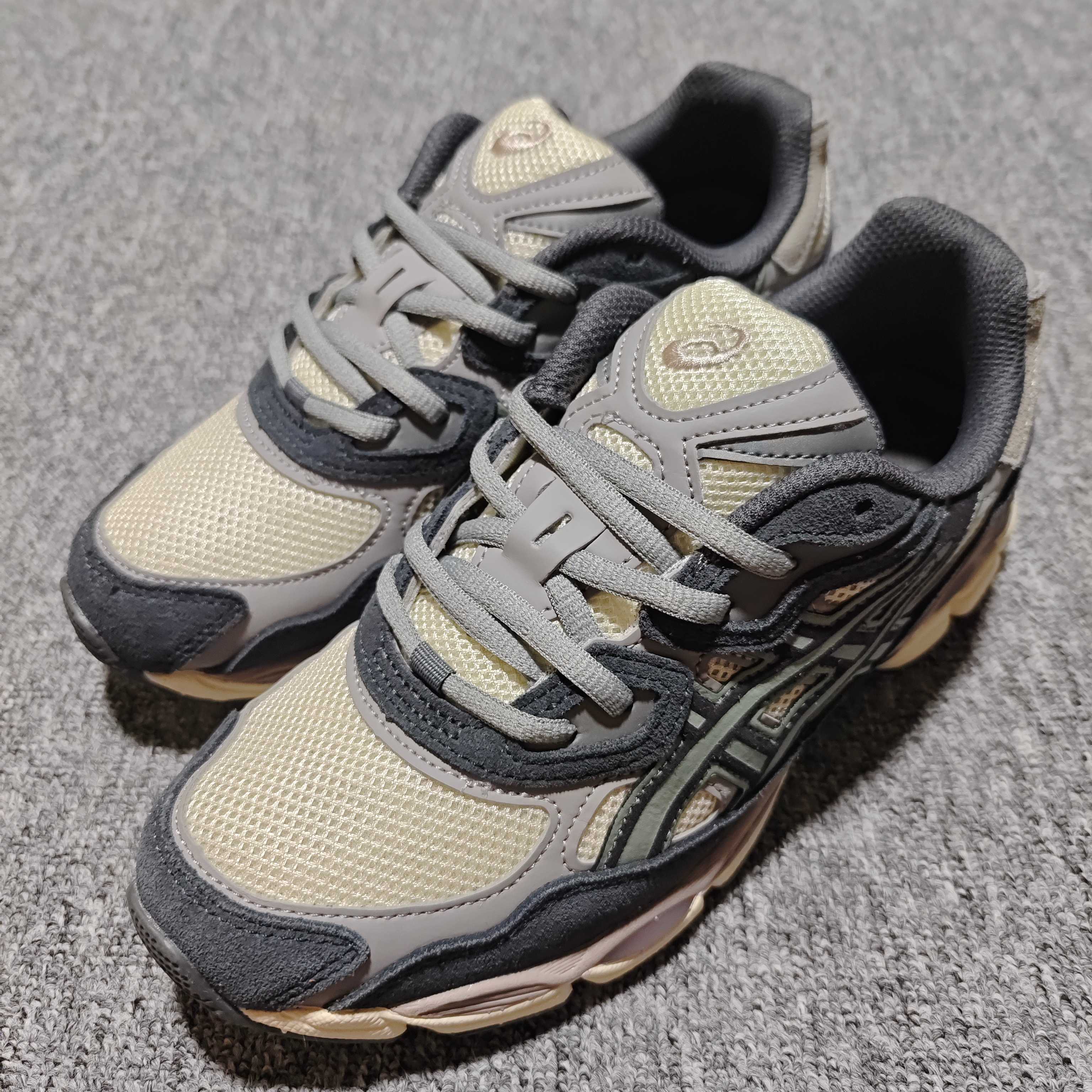   Asics 亚瑟士 GEL-NYC 低帮运动休闲跑步鞋 1201A789-250 外贸平台专供 大厂