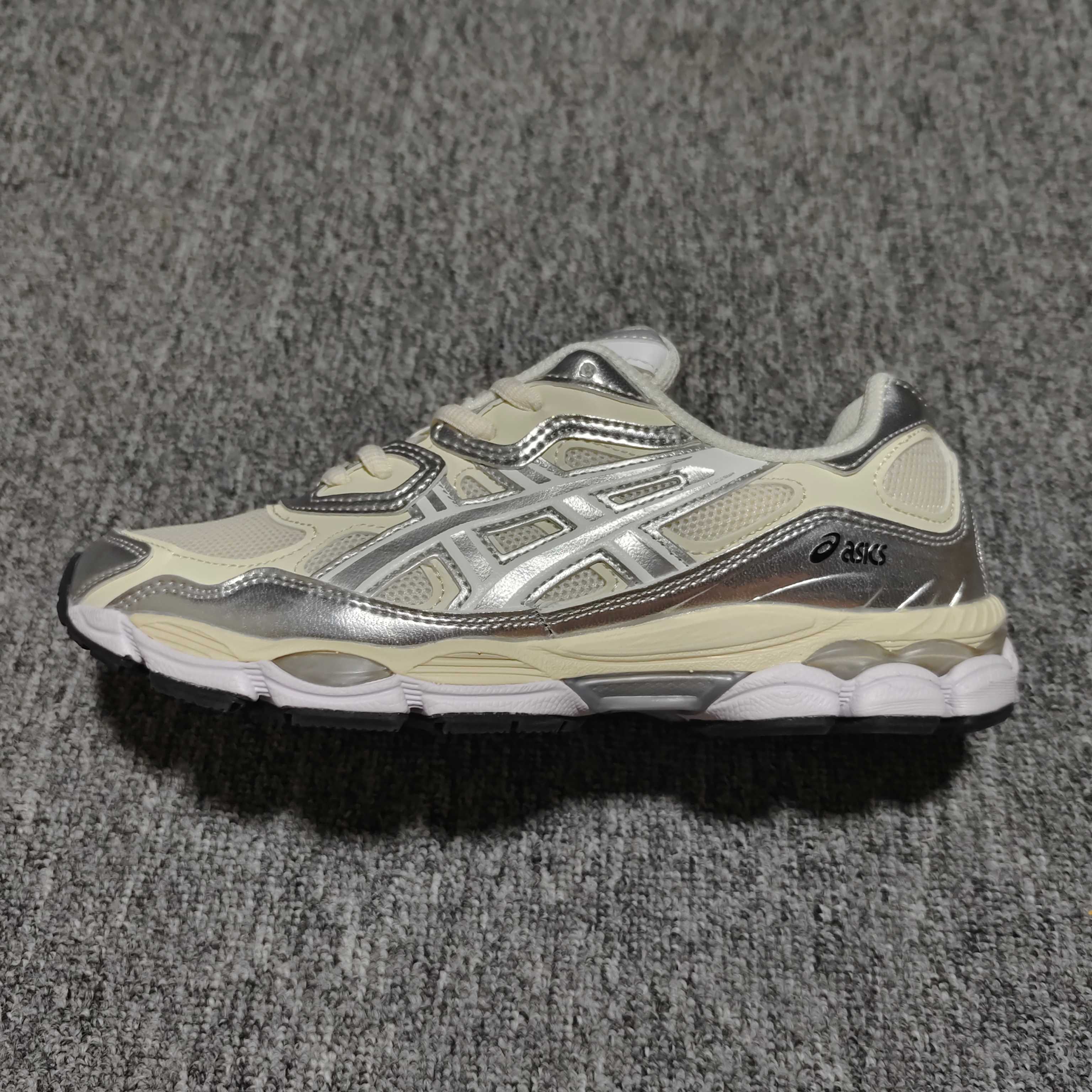   Asics 亚瑟士 GEL-NYC 低帮运动休闲跑步鞋 1203A805-101 外贸平台专供 大厂