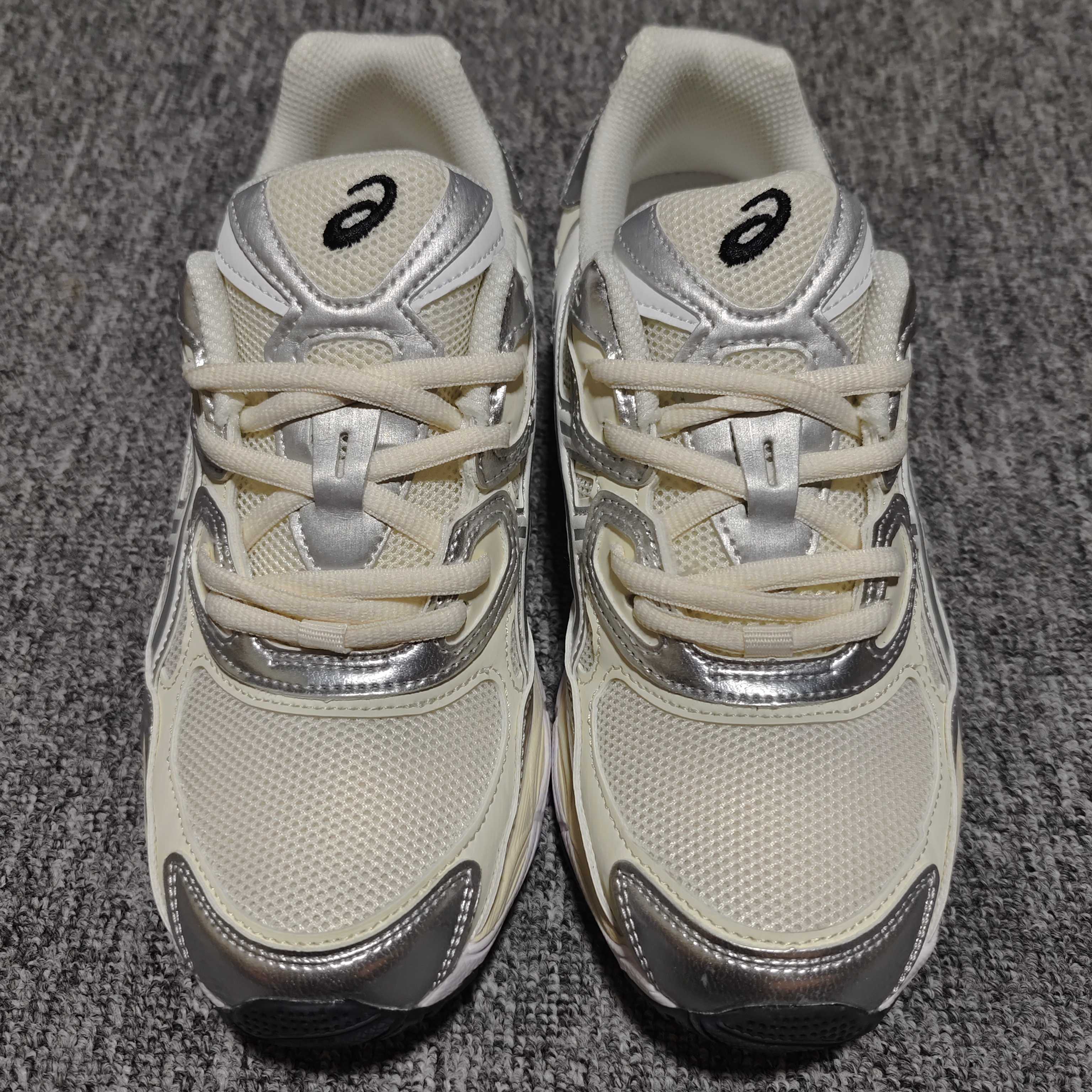   Asics 亚瑟士 GEL-NYC 低帮运动休闲跑步鞋 1203A805-101 外贸平台专供 大厂