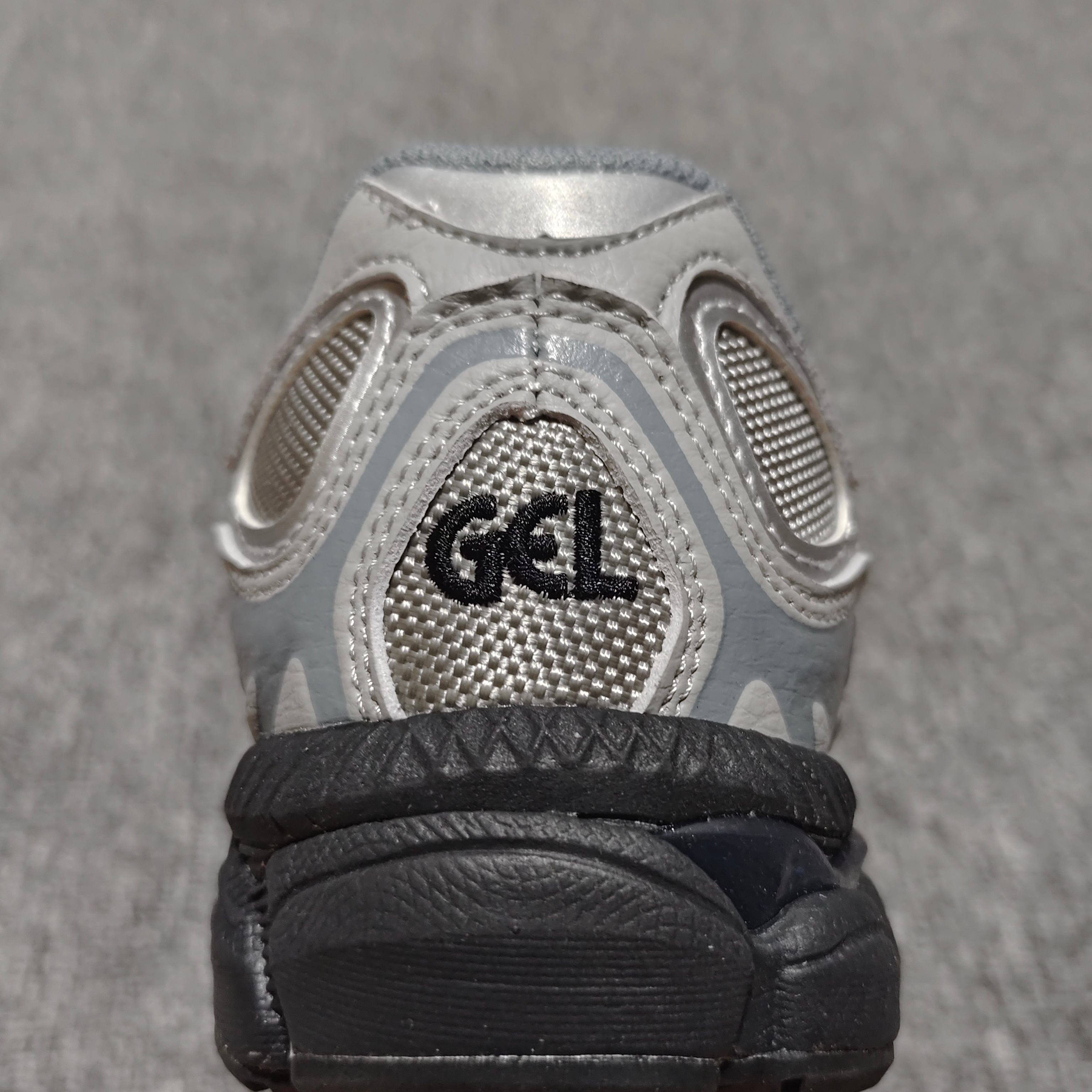   Asics 亚瑟士 GEL-NYC 低帮运动休闲跑步鞋 1203A280-020 外贸平台专供 大厂