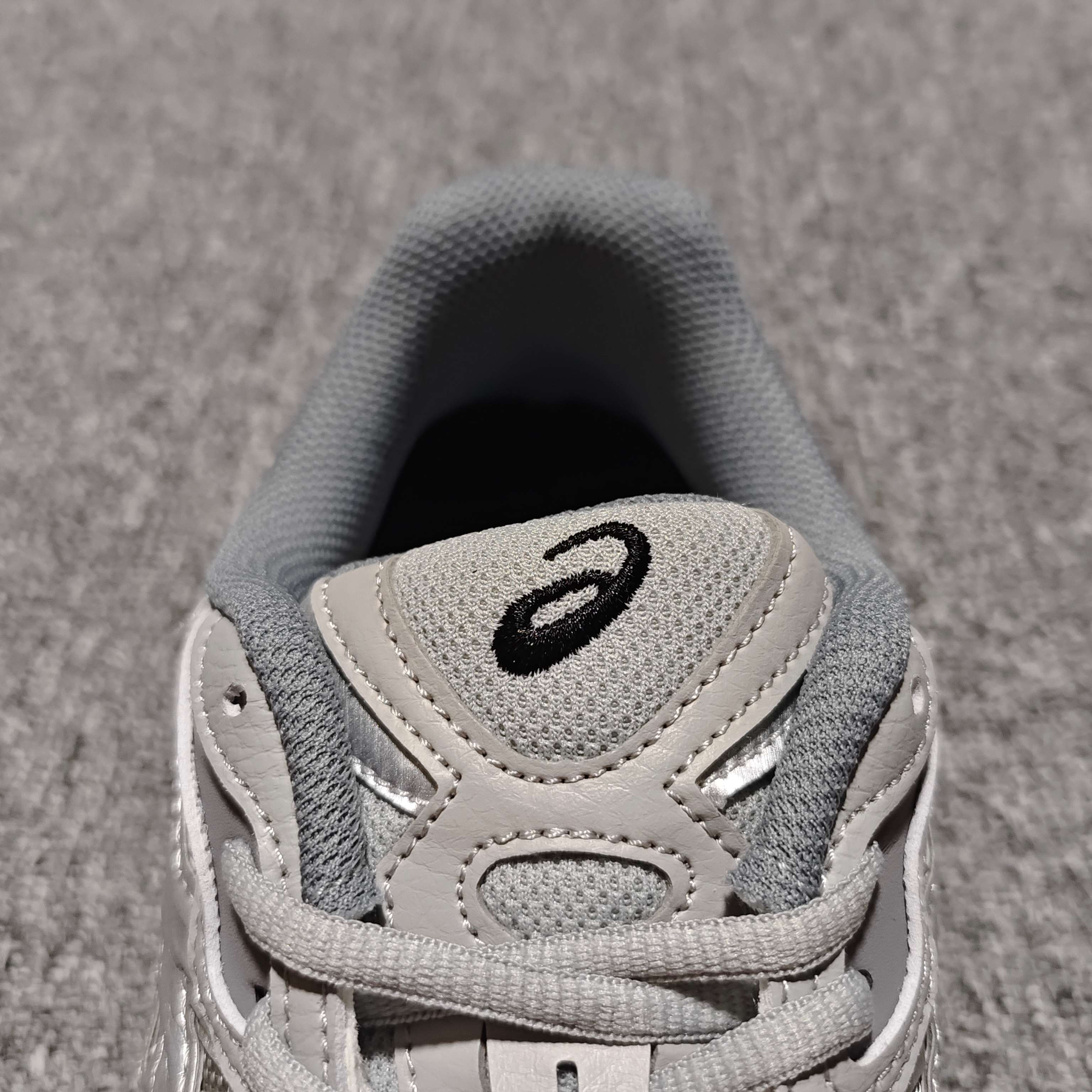  Asics 亚瑟士 GEL-NYC 低帮运动休闲跑步鞋 1203A280-020 外贸平台专供 大厂