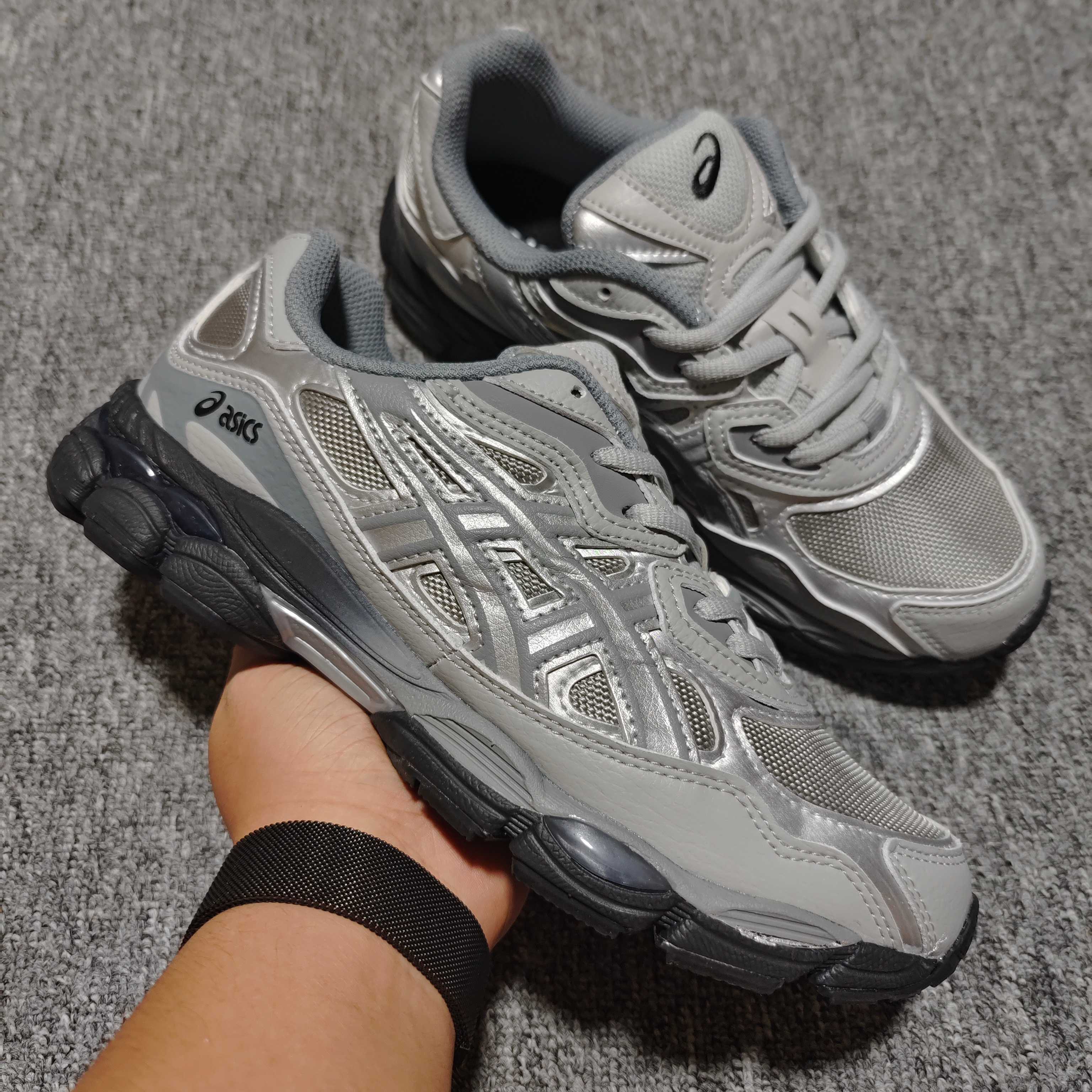   Asics 亚瑟士 GEL-NYC 低帮运动休闲跑步鞋 1203A280-020 外贸平台专供 大厂