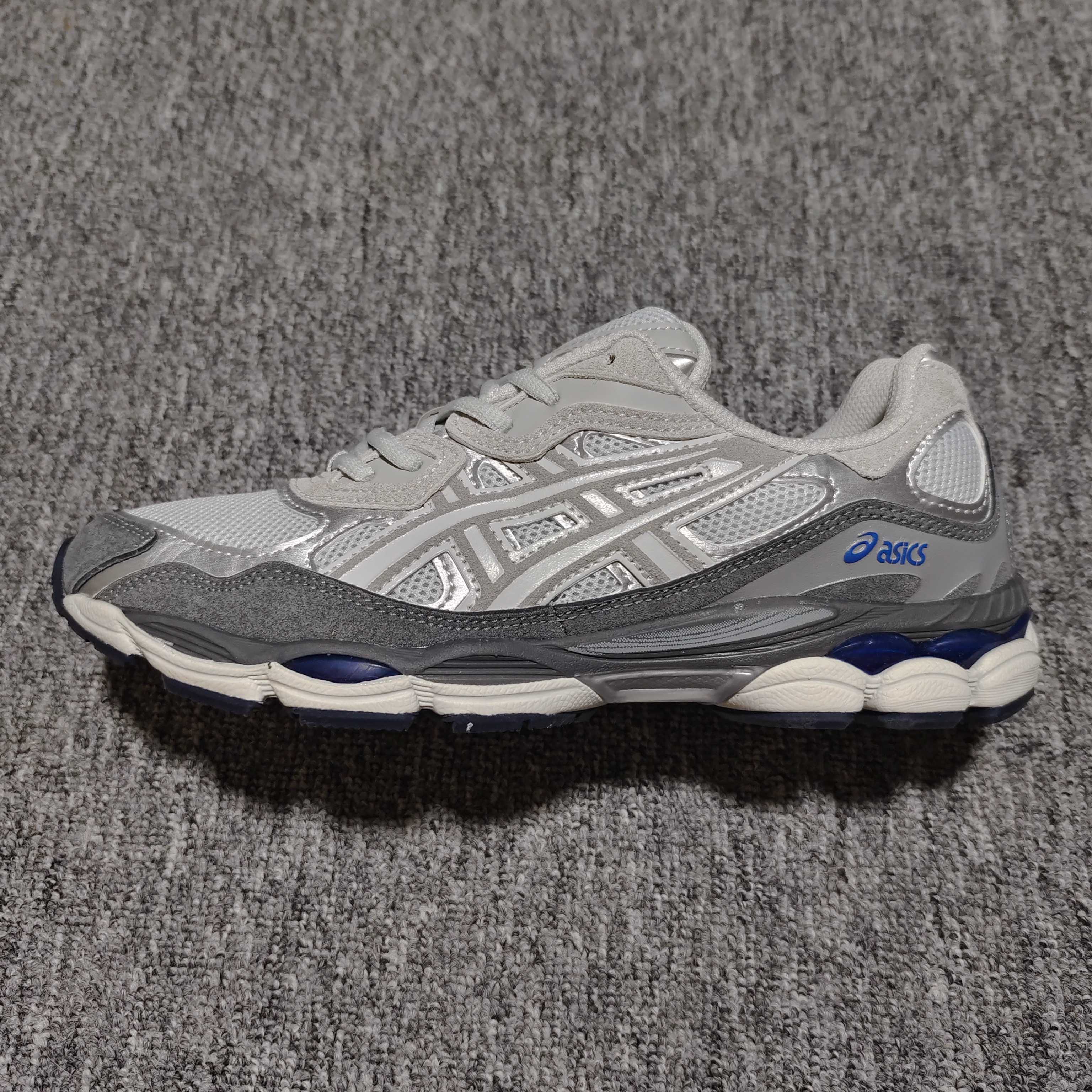   Asics 亚瑟士 GEL-NYC 低帮运动休闲跑步鞋 1203A383-025 外贸平台专供 大厂