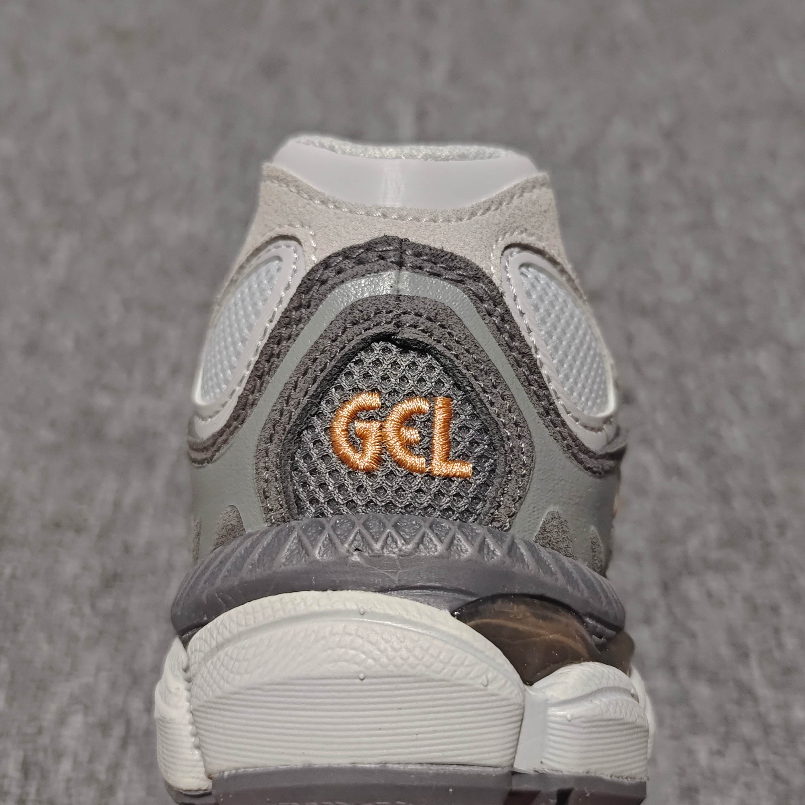   外贸走量版 Asics 亚瑟士 GEL-Kayano 14 低帮运动休闲跑步鞋 1203A383-0