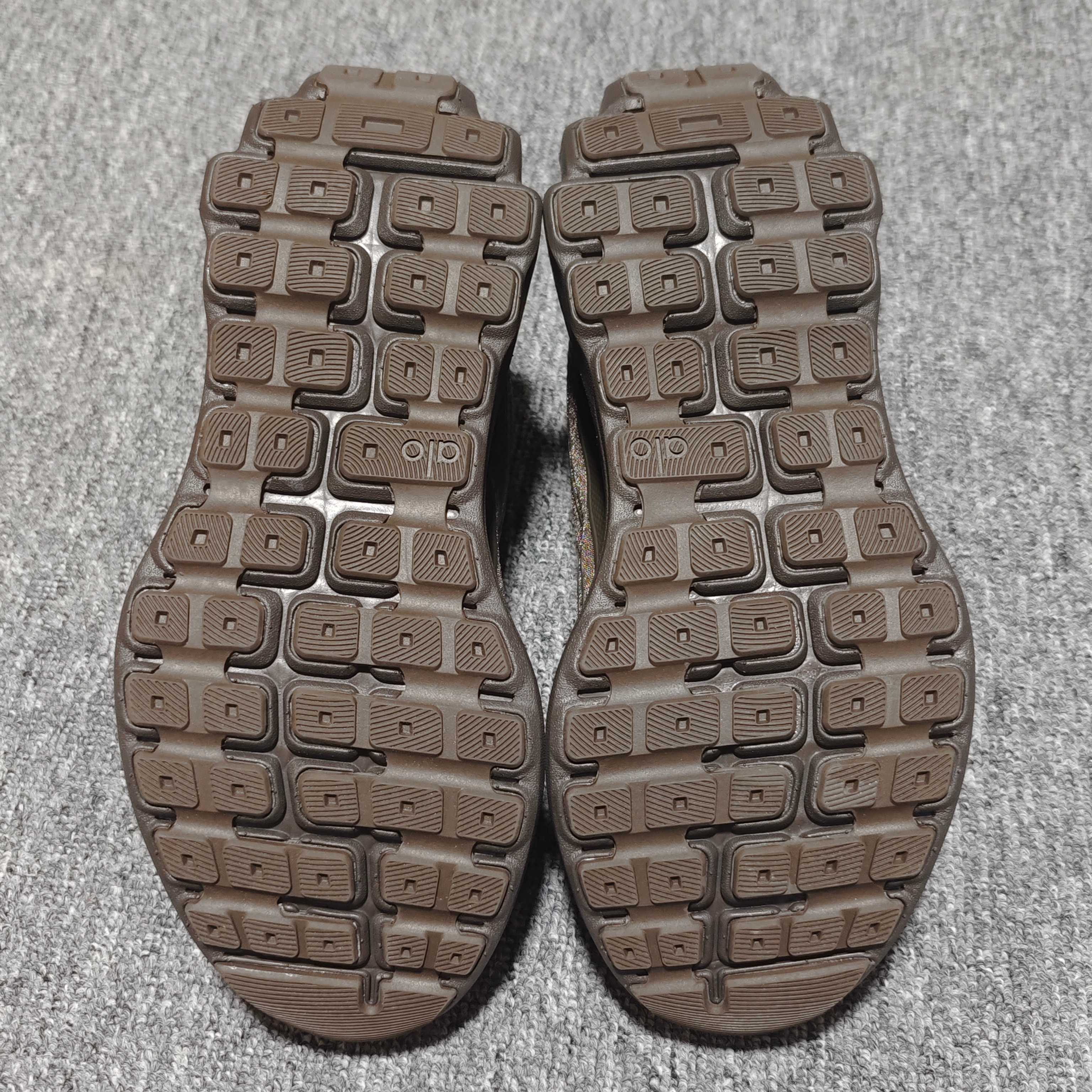 alo yoga Runner 网面低帮休闲跑步鞋 A0590U 新版本出货 大厂出品 外贸专供品质 尺