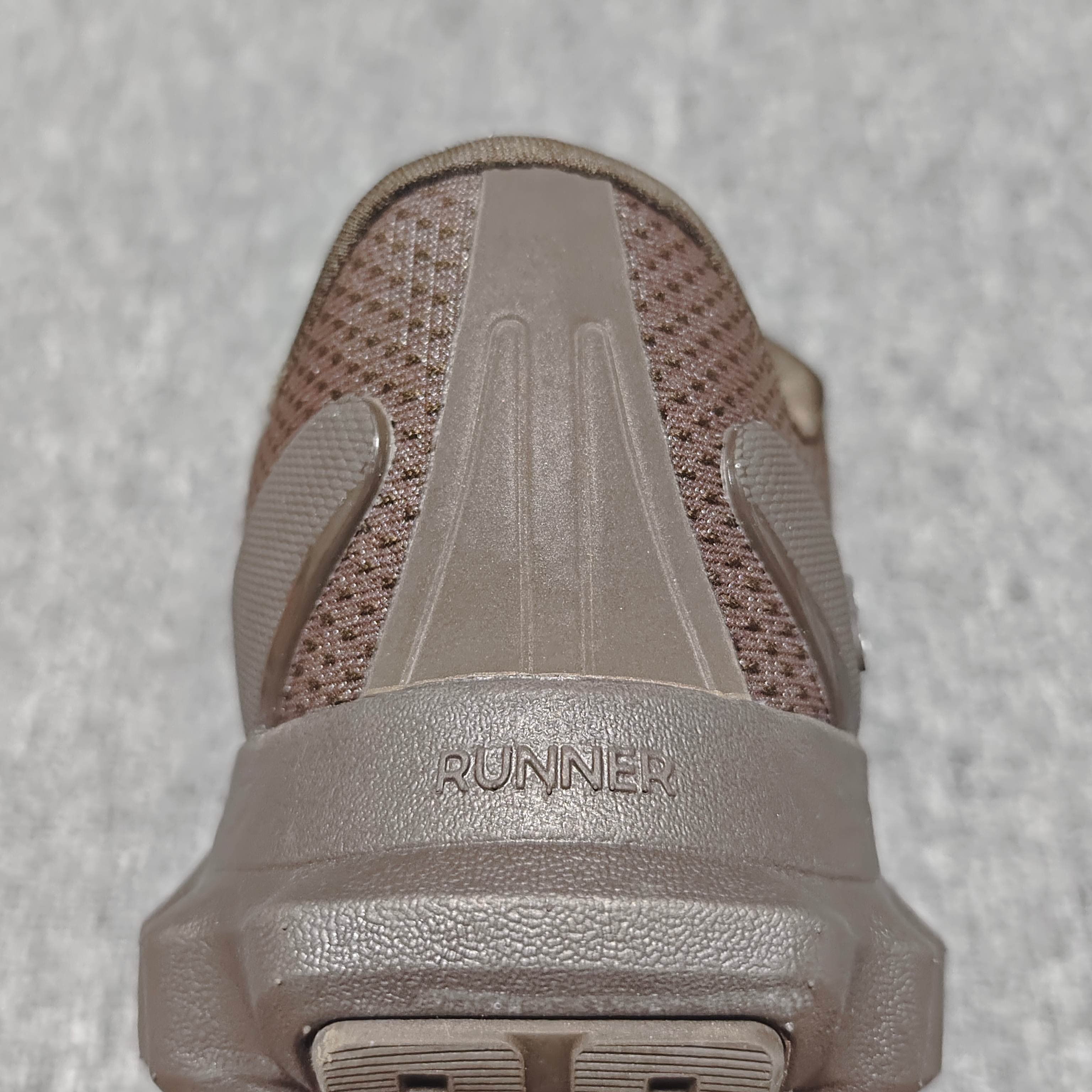 alo yoga Runner 网面低帮休闲跑步鞋 A0590U 新版本出货 大厂出品 外贸专供品质 尺