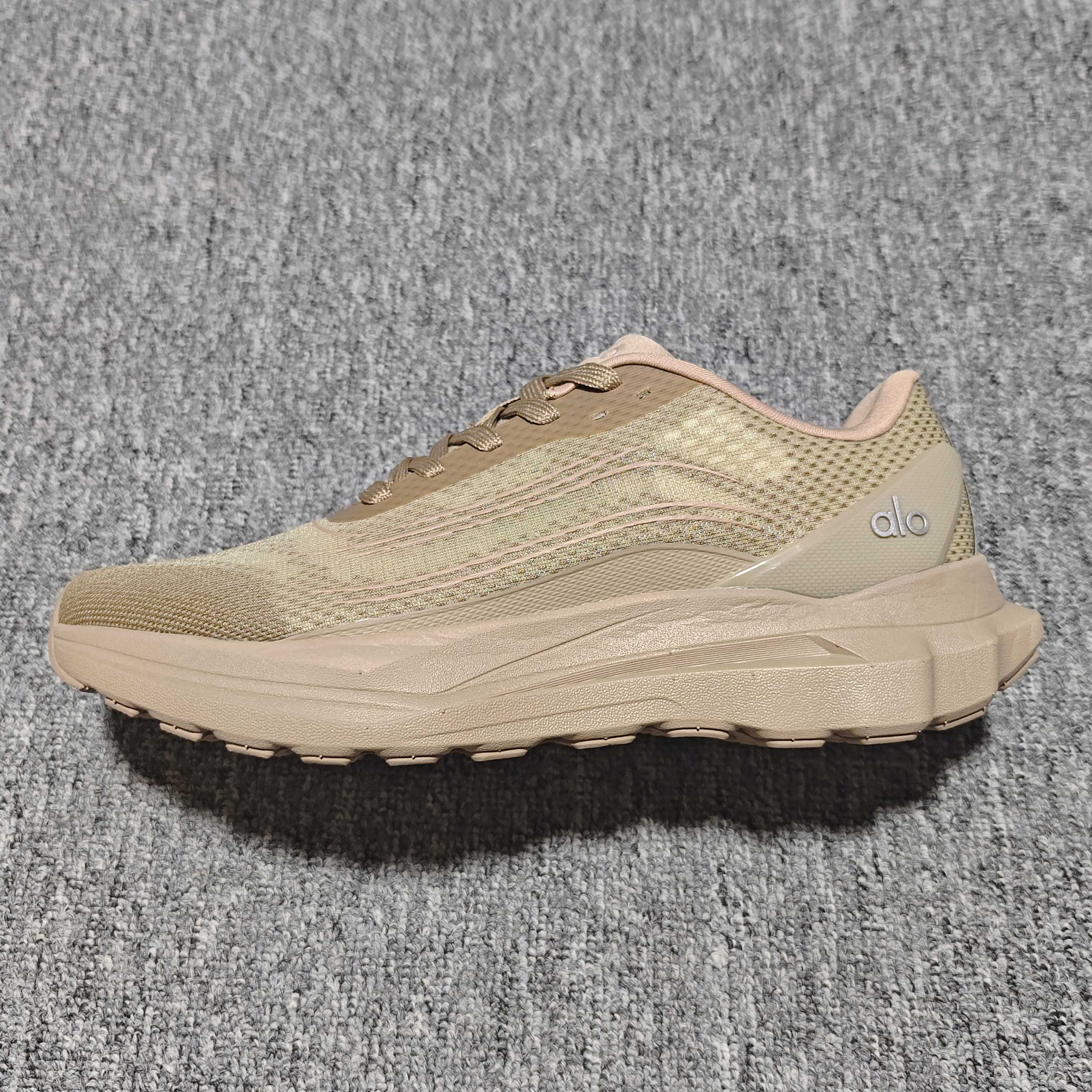 alo yoga Runner 网面低帮休闲跑步鞋 A0590U 新版本出货 大厂出品 外贸专供品质 尺