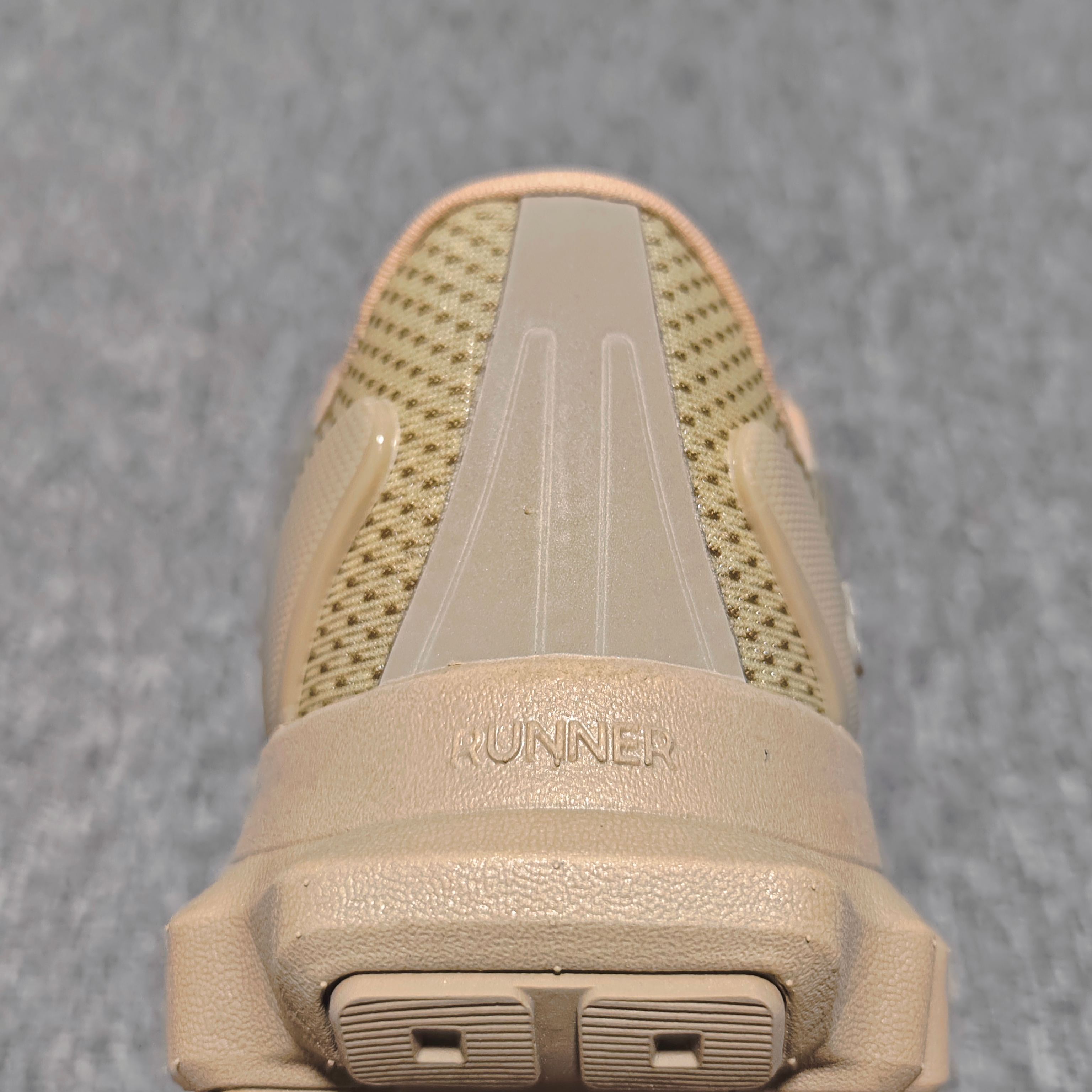 alo yoga Runner 网面低帮休闲跑步鞋 A0590U 新版本出货 大厂出品 外贸专供品质 尺