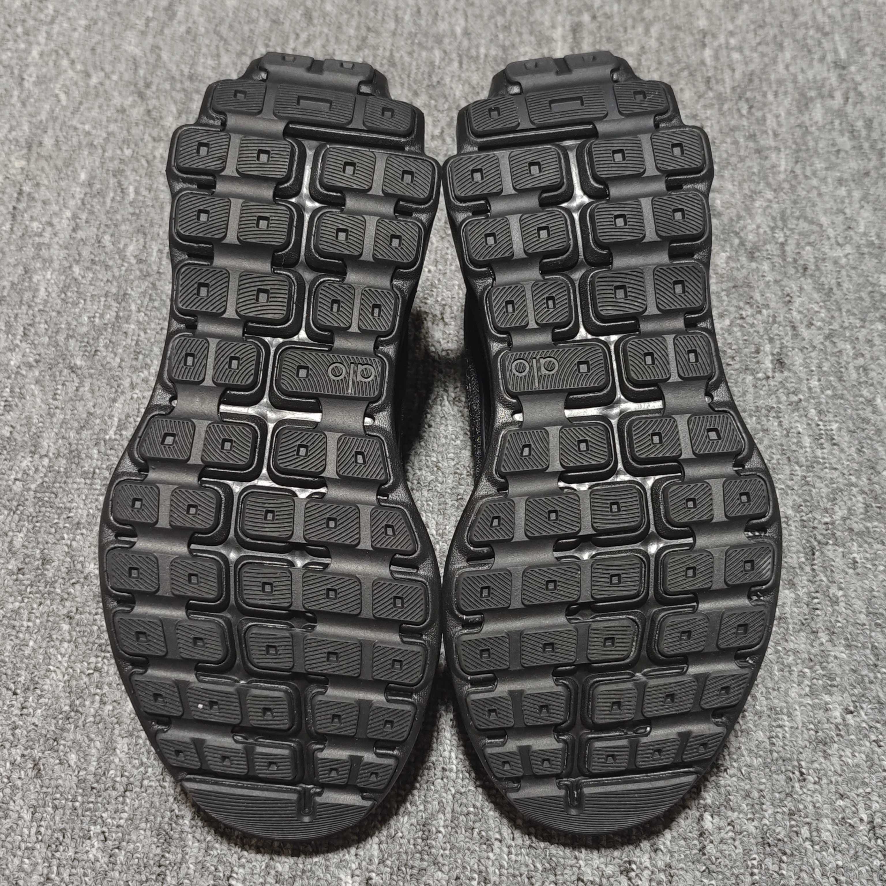 alo yoga Runner 网面低帮休闲跑步鞋 A0590U 新版本出货 大厂出品 外贸专供品质 尺