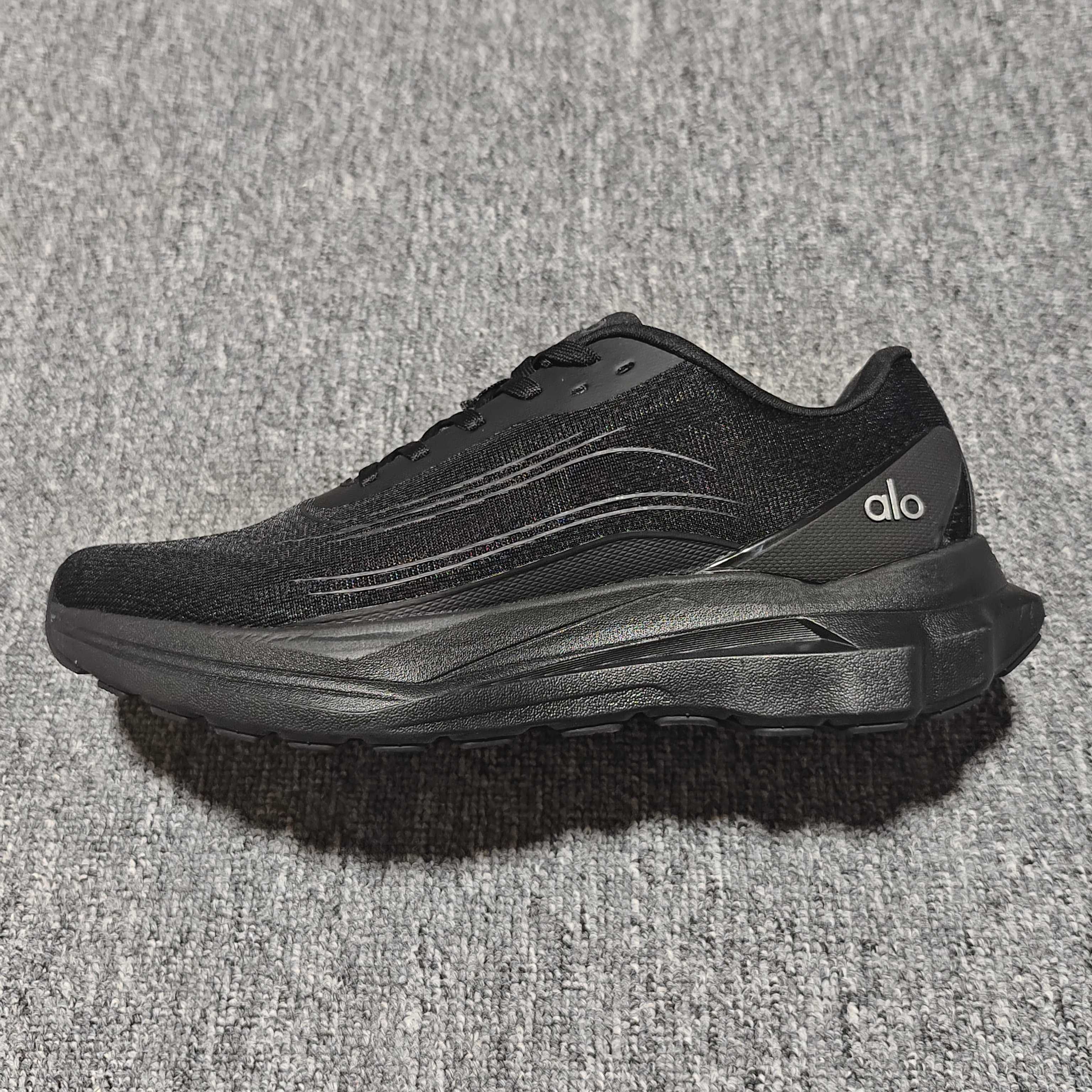 alo yoga Runner 网面低帮休闲跑步鞋 A0590U 新版本出货 大厂出品 外贸专供品质 尺