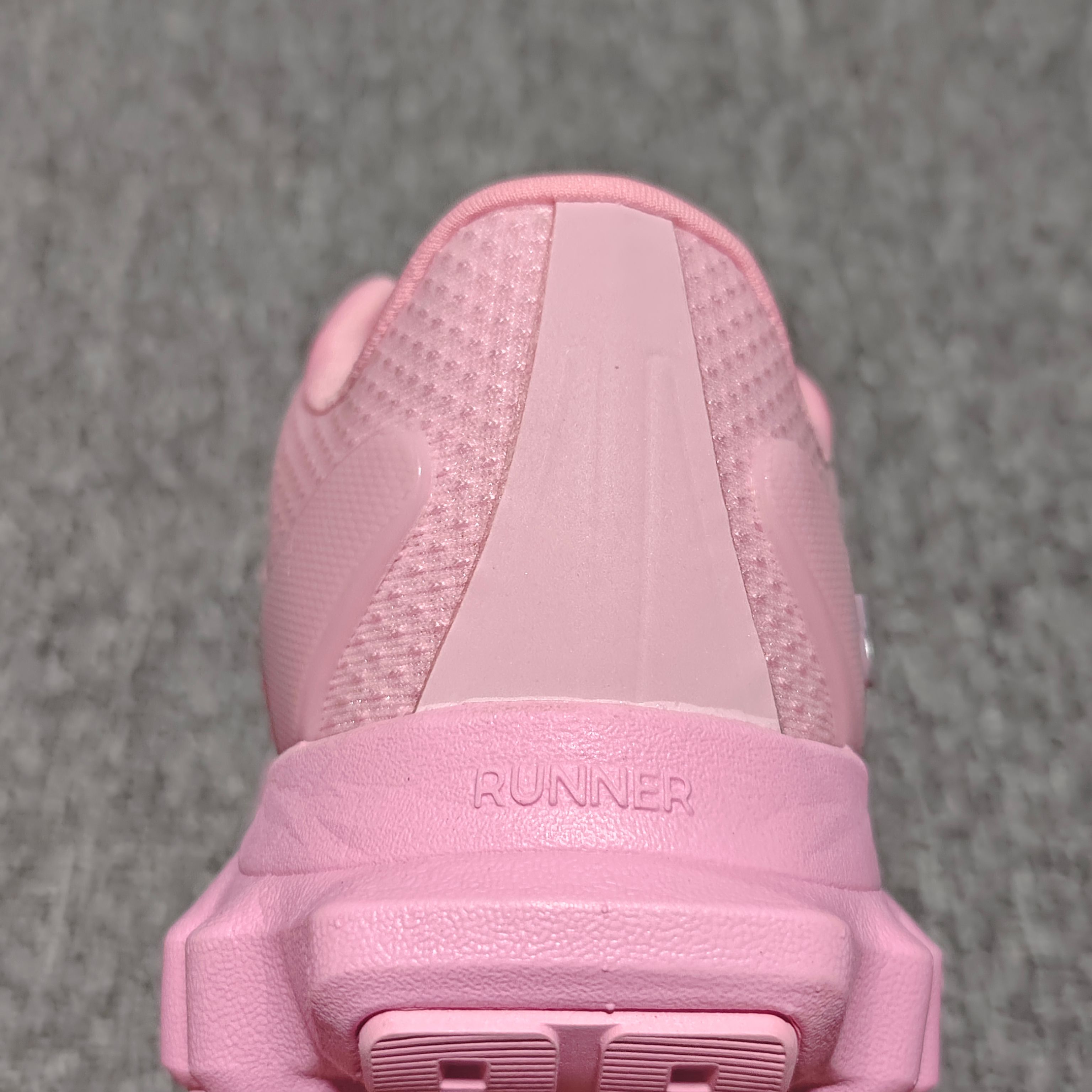 alo yoga Runner 网面低帮休闲跑步鞋 A0590U 新版本出货 大厂出品 外贸专供品质 尺
