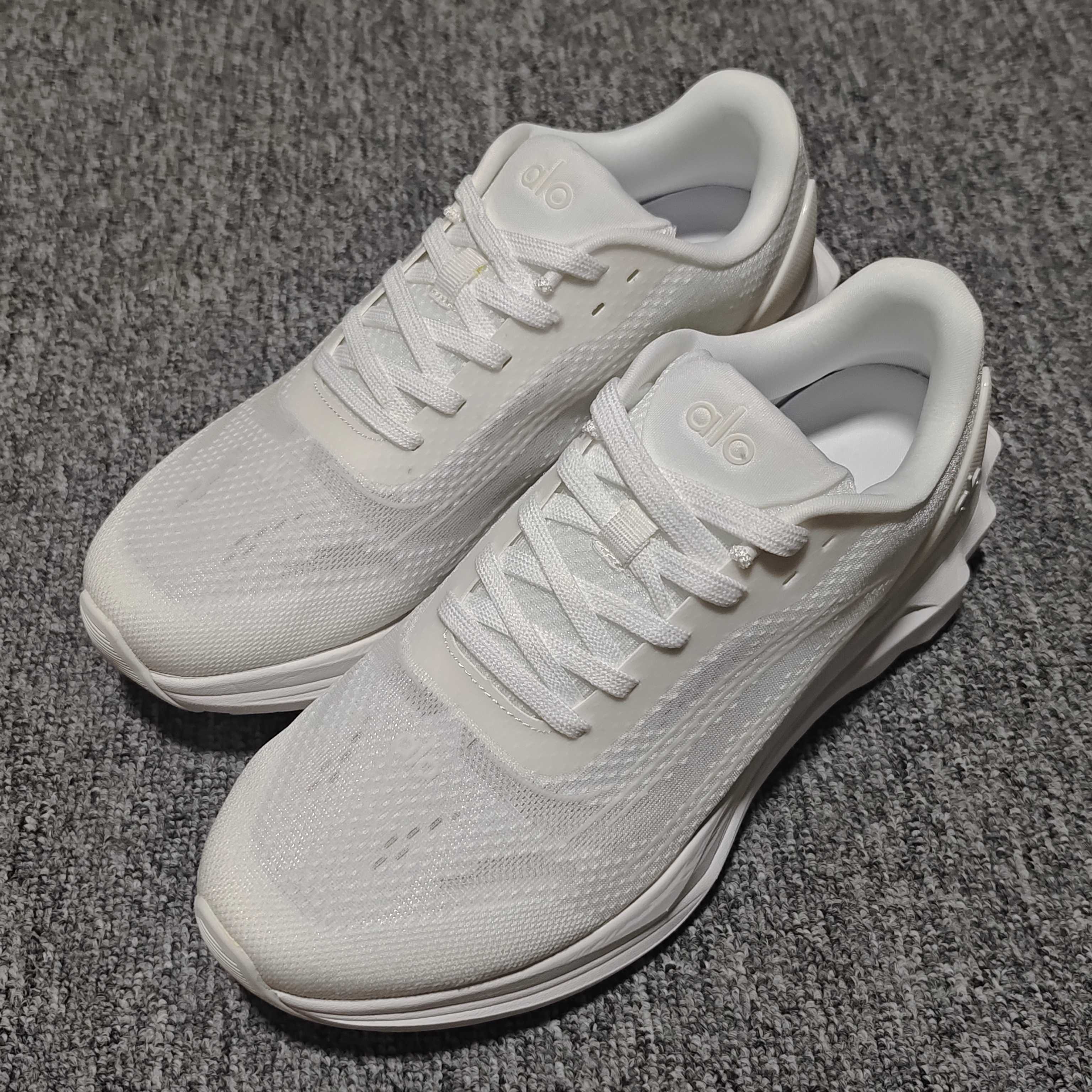 alo yoga Runner 网面低帮休闲跑步鞋 A0590U 新版本出货 大厂出品 外贸专供品质 尺