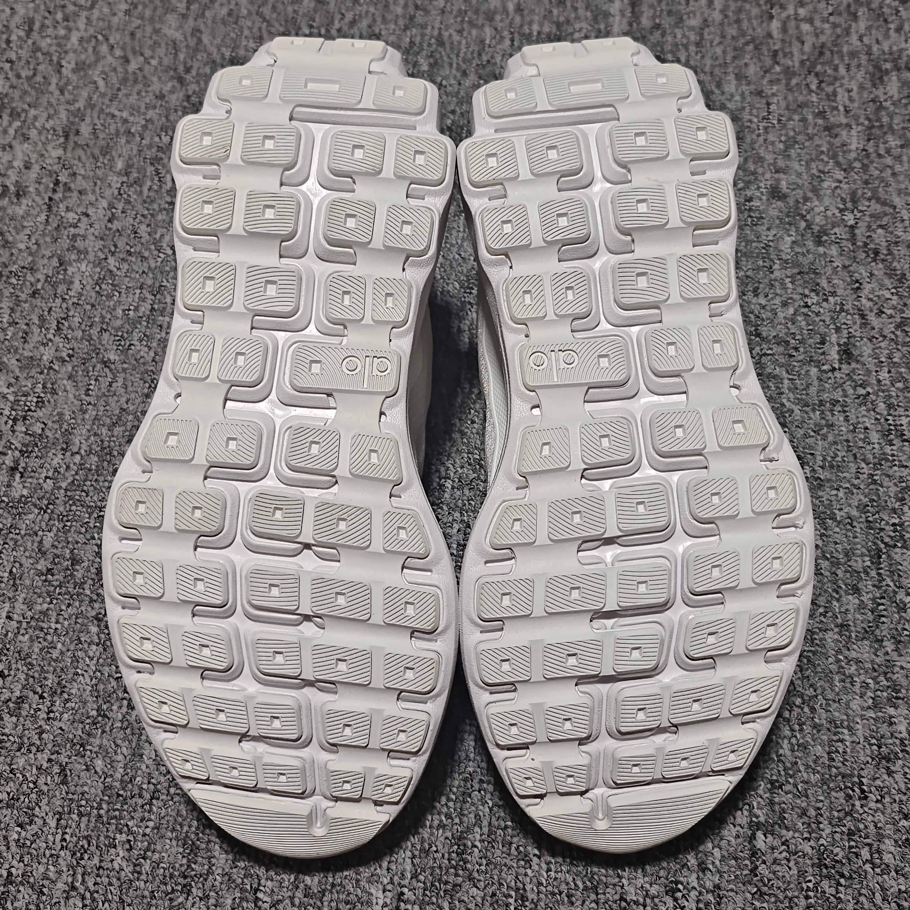 alo yoga Runner 网面低帮休闲跑步鞋 A0590U 新版本出货 大厂出品 外贸专供品质 尺