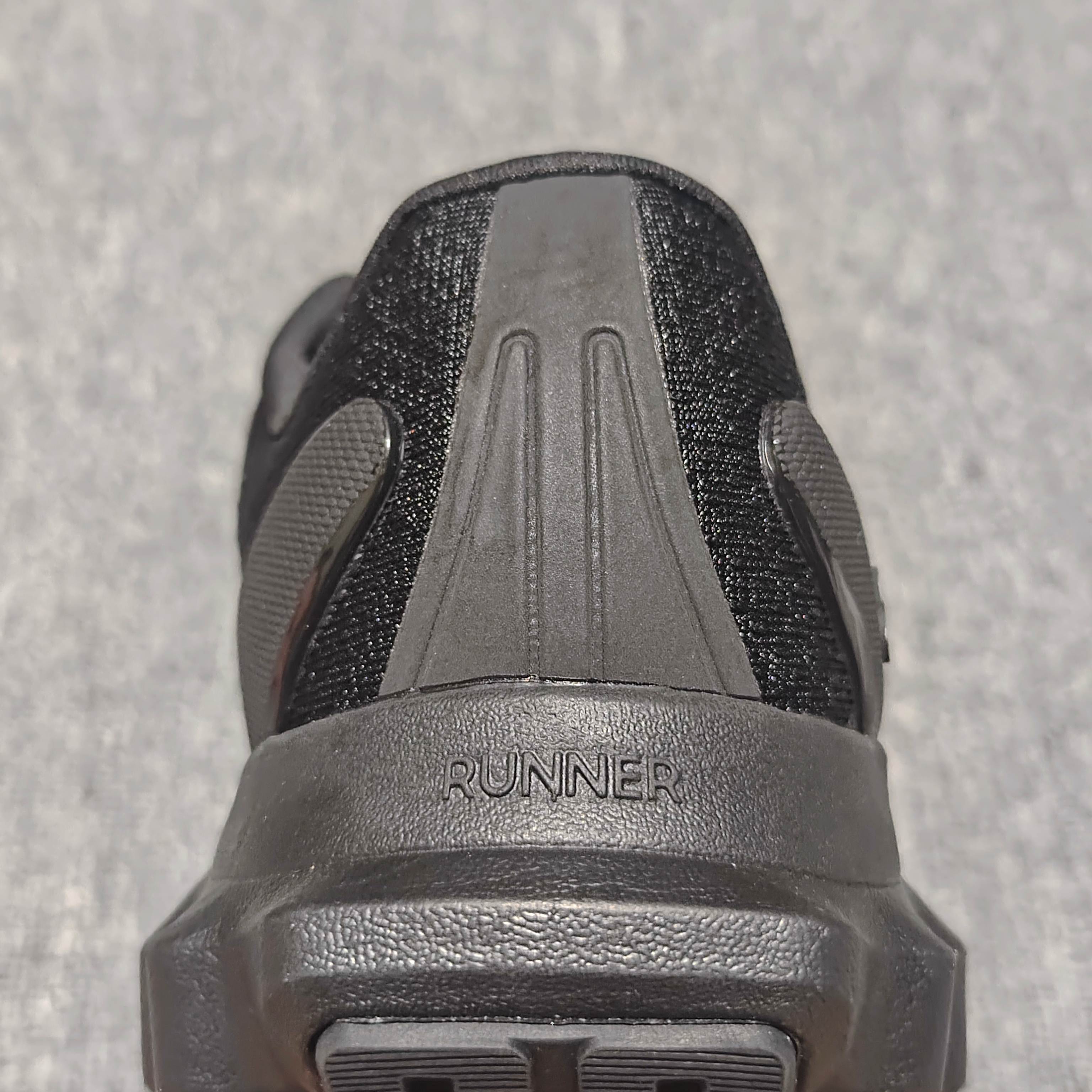 alo yoga Runner 网面低帮休闲跑步鞋 A0590U 新版本出货 大厂出品 外贸专供品质 尺
