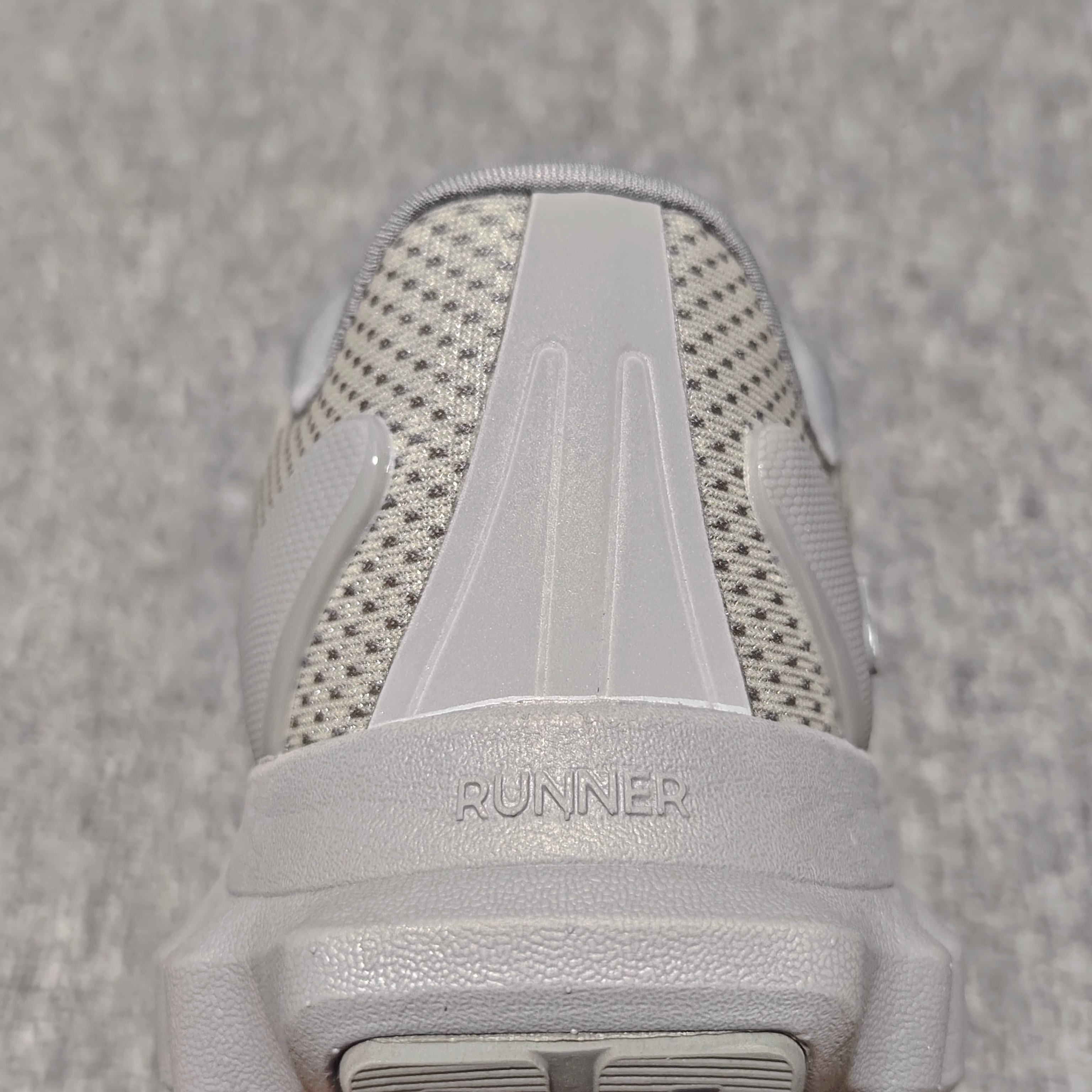 alo yoga Runner 网面低帮休闲跑步鞋 A0590U 新版本出货 大厂出品 外贸专供品质 尺