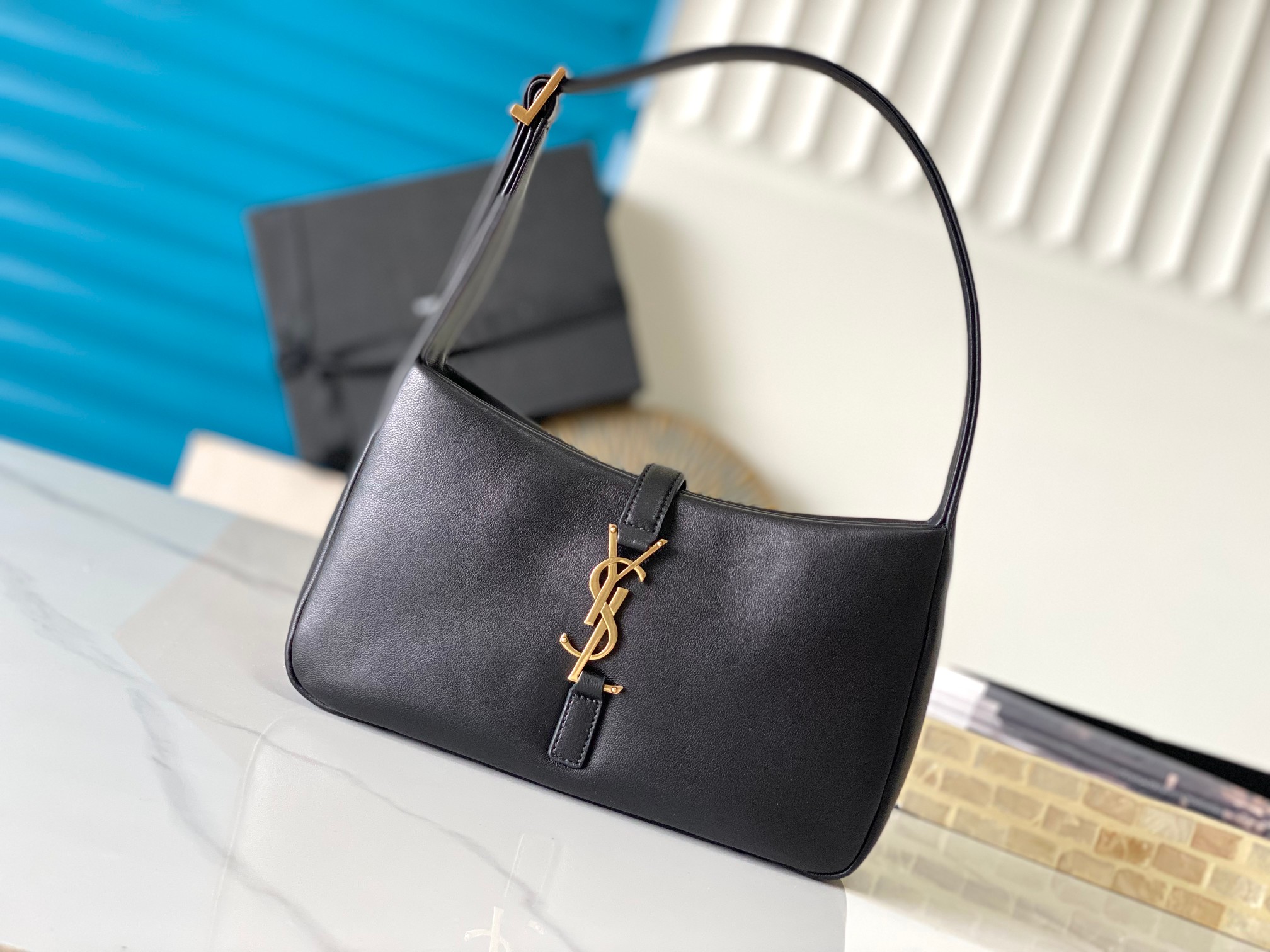 YSL LE 5 À 7 羊皮 腋下包 插入式包扣