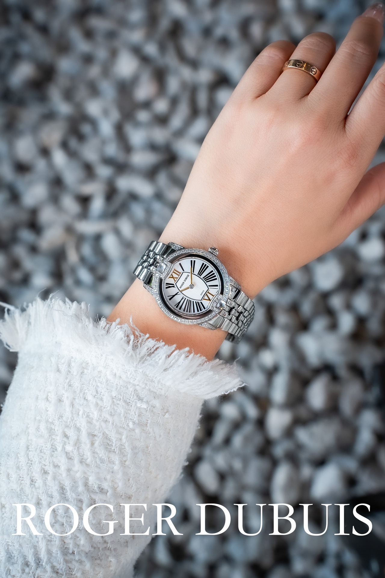 Luxury Wristwatch Upgrade: Gold and Silver Core, Precise Craftsmanship, Elegant Design