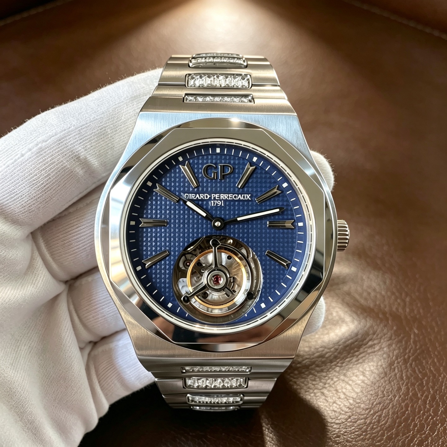 NO:944838,The latest masterpiece of the MTF Carnival, the top replica in the market. Girard-Perregaux and the watch king Patek Philippe have joined forces to launch the Middle East version of the super limited edition, L39. There are only 89 pieces in the world. G’s first real tourbillon mechanical watch is born!  Real tourbillon movement, Girard-erregaux G Laureato Chronograh Tourbillon watch!  1 'Adhering to tradition, excellence and innovation' took seven years to launch the Girard-Perregaux LAUREATO series 99105-41-232-41A true tourbillon watch!  2 movements customized and modified real tourbillon movement!  3 diameter 42mm!  3 Power reserve 72 hours!  4 glass sapphire glass!  5 watch straps imported from Italy!  TF’s ingenious masterpiece welcomes your tasting!  Exquisitely recommended men's true flywheel mechanical watch,,tom ford,girard,patek philippe,cowhide19860909MTF 嘉年华最新力作,市场顶级复刻 芝柏 与表王百达翡丽强强联手推出中东版超级限量款, L39 全球仅89只,G第一款真陀飞轮机械腕表临空出世！真陀飞轮机芯,Girard-erregaux 芝.柏G Laureato Chronograh 桂冠系列陀飞轮腕表！ 1“秉承传统,卓越创新”耗时七年隆重推出芝.柏表LAUREATO系列99105-41-232-41A真陀飞轮腕表！ 2机芯定制改装真陀飞轮机芯！ 3直径42毫米！ 3动力储备72小时！ 4玻璃蓝宝石玻璃！ 5表带意大利进口小牛皮！ TF 匠心力作 欢迎您的品鉴！精致推荐男士真飞轮机械腕表,,tom ford,girard,patek philippe,cowhide,Watch