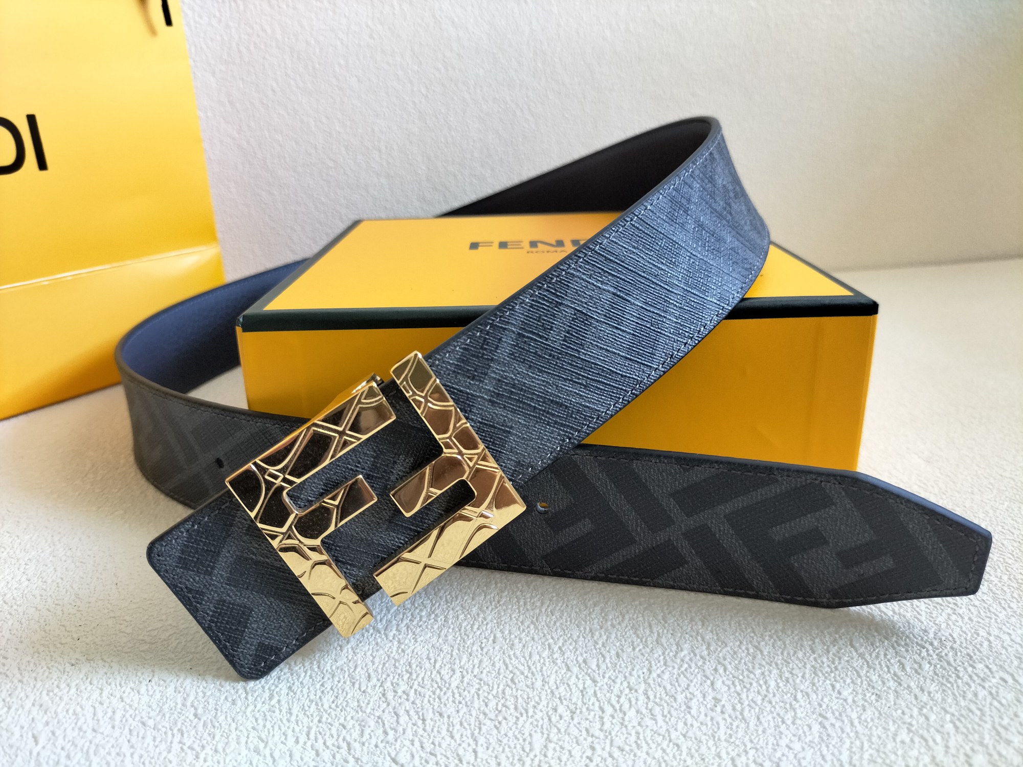Original Fendi. Fendi full packaging, unisex series, classic print with top-layer calfskin, double F letter boutique bu…