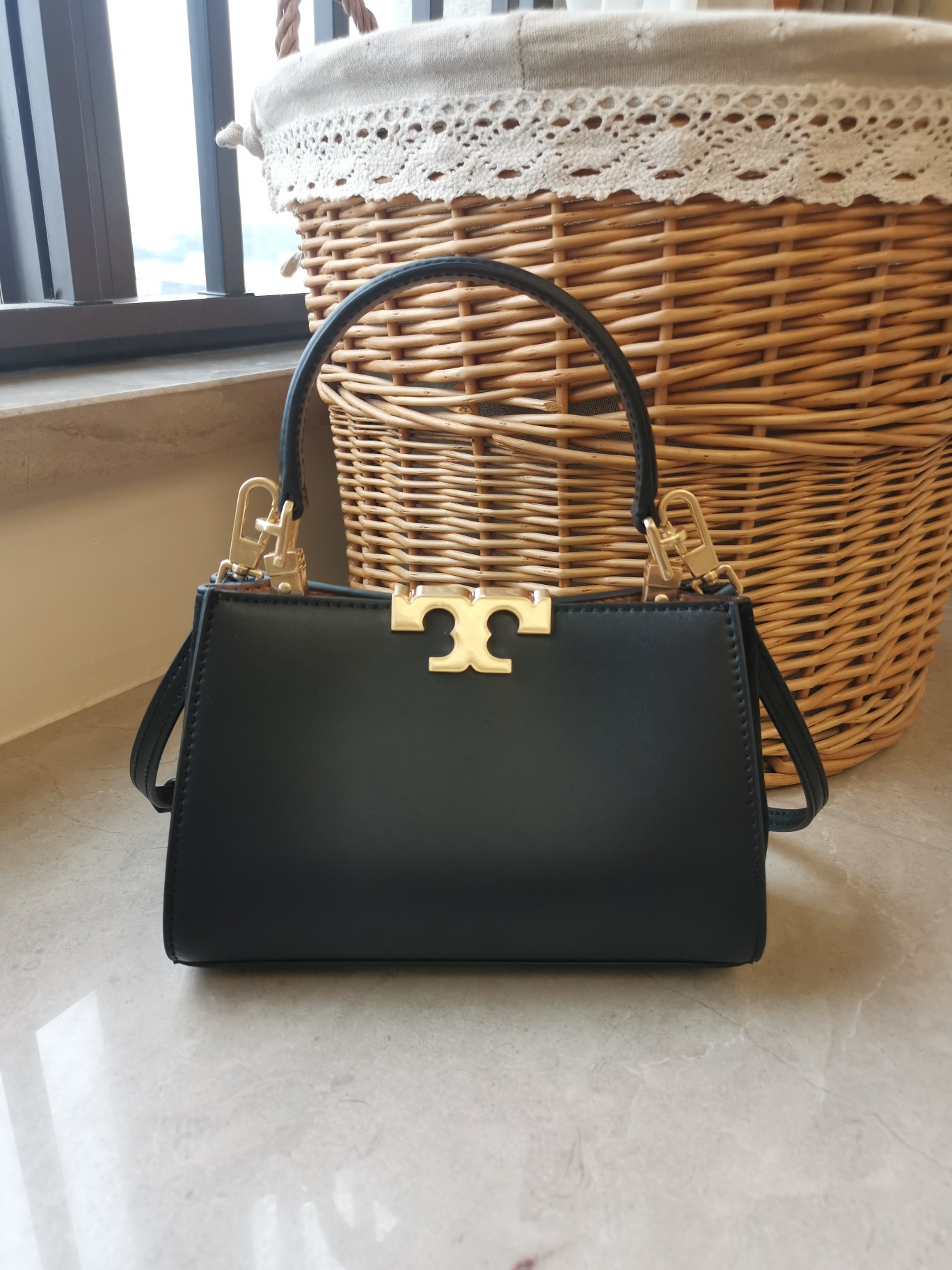Tory Burch 编号995 小号TORY BURCH 汤丽柏琦 新款 Eleanor 皮革手袋 点缀以精美绒面革饰边